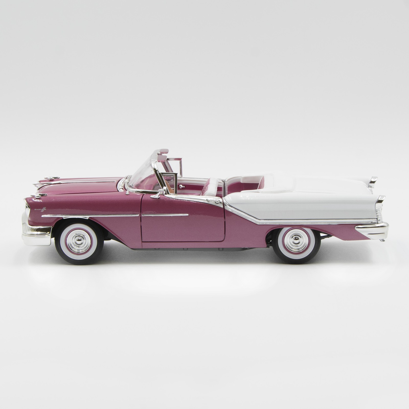 Yat Ming Road Signature Series 1:18 Diecast 1957 Oldsmobile Super 88 in Purple