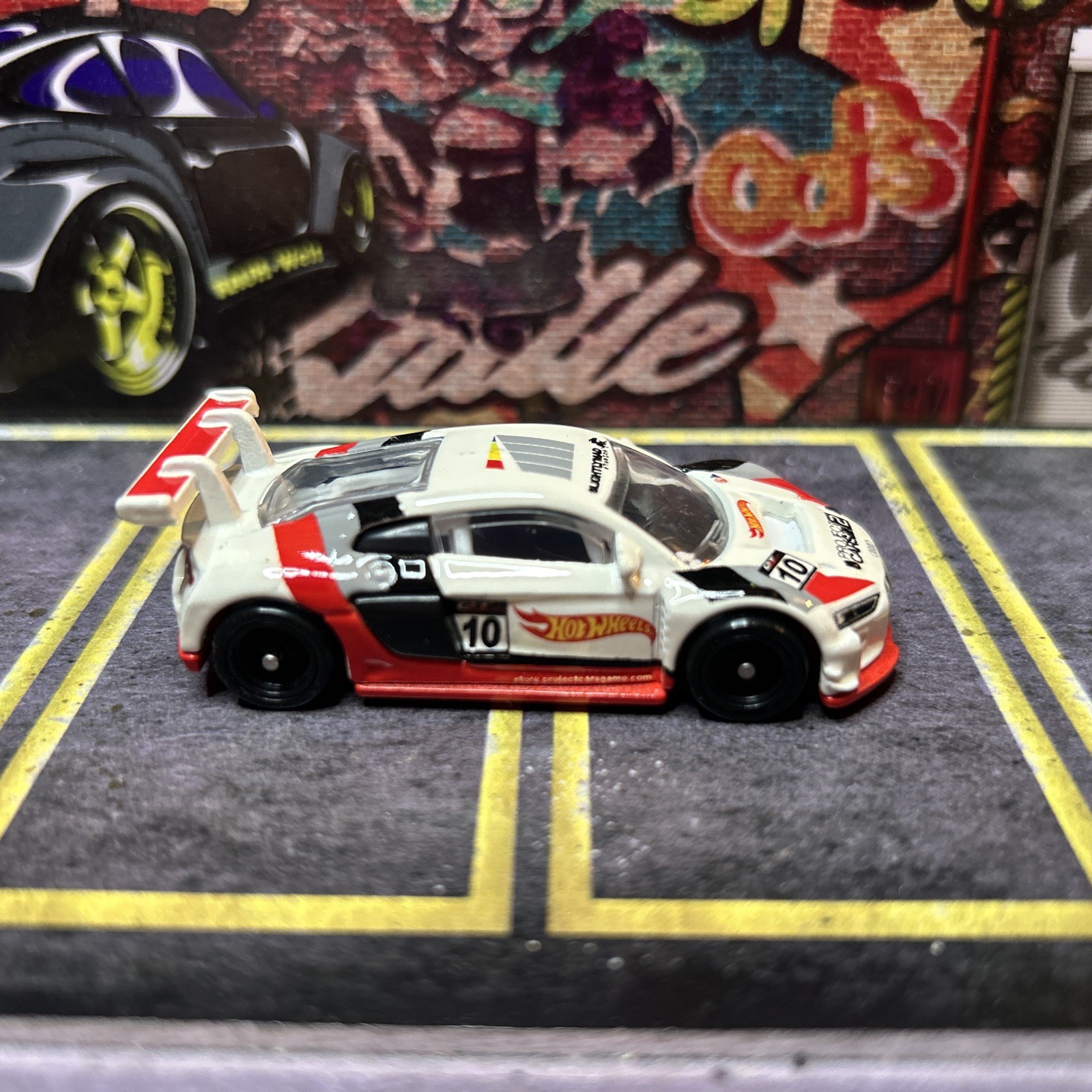Hot Wheels Audi R8 LMS Euro Speed White Premium Real Riders Loose 1:64