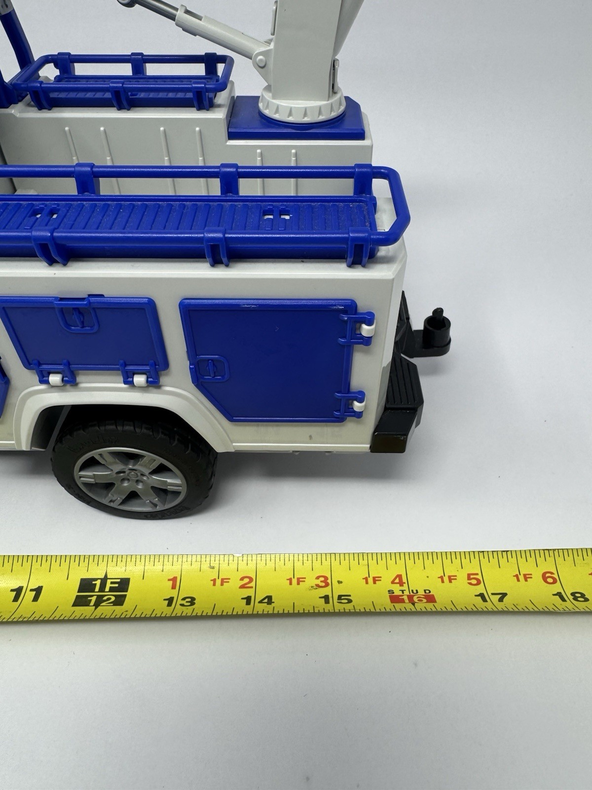 Bruder Dodge Ram 2500 Quad Cab Service Truck 1:16 Crane Truck Boxes Blue Light