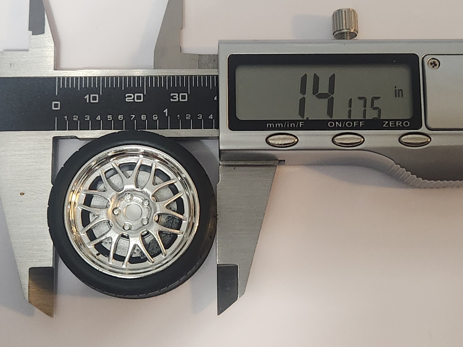 1/18 ACME Street Fighter 18″ Wheel & Tire Set-A1805222W