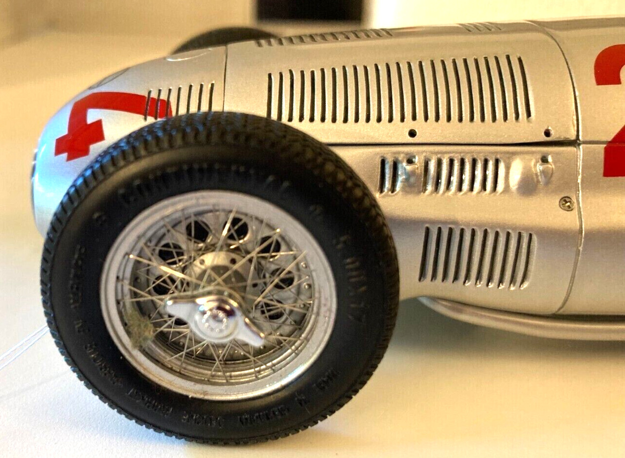 1939 Mercedes-Benz W165 #24 race car Tripolis LE w driver CMC M074 Box COA 1:18