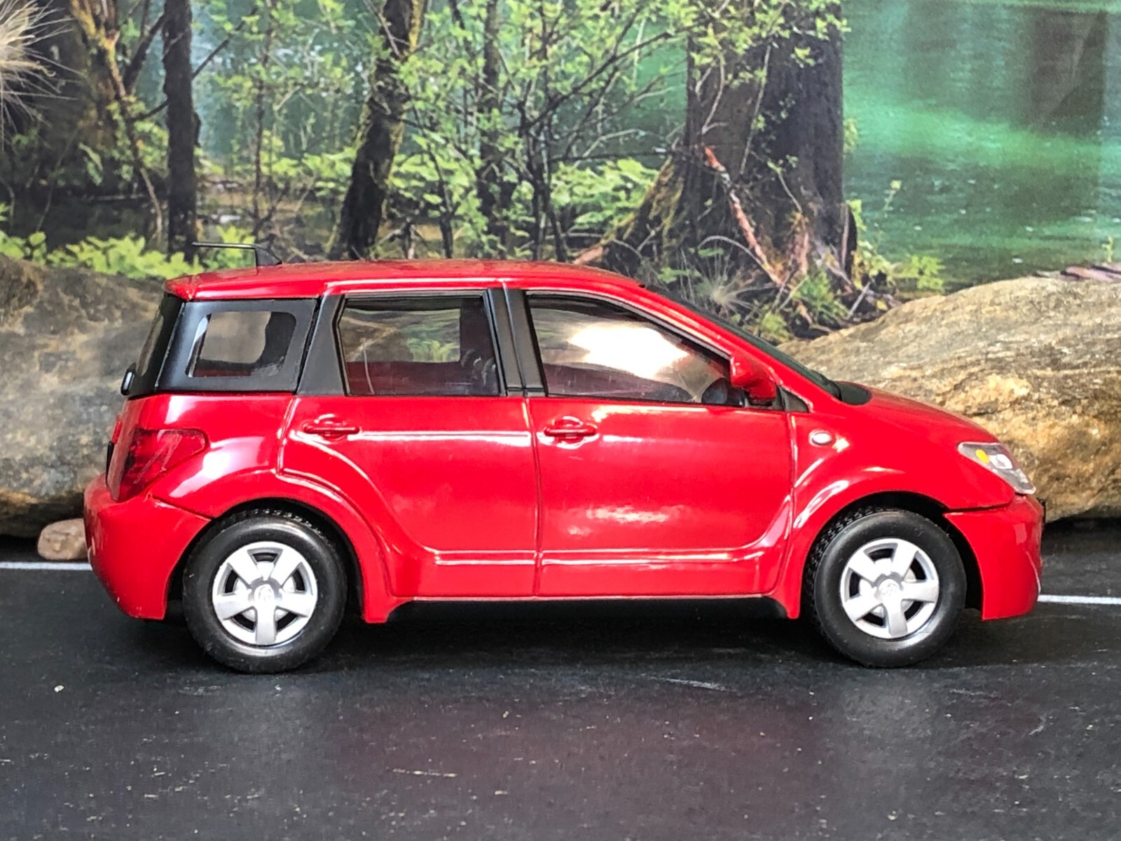 Imperfect 1:24 Diecast Car RED TOYOTA IST Official Licensed Product AS-IS