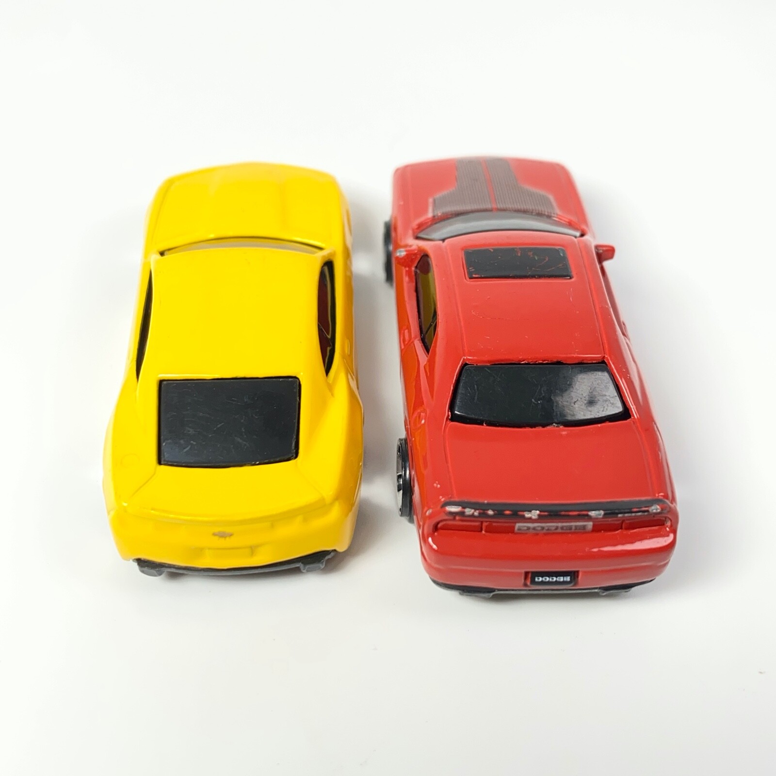 Maisto Lot 2006 Chevy Camaro Concept Yellow, 2008 Dodge Challenger SRT8 Red 1:64