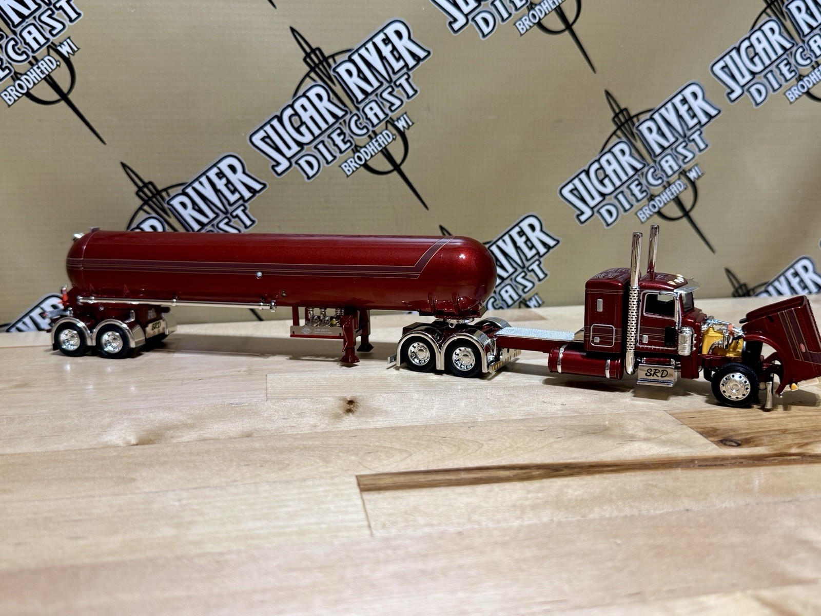 Dcp 1/64 Peterbilt semi Truck And propane tanker trailer Farm Toy