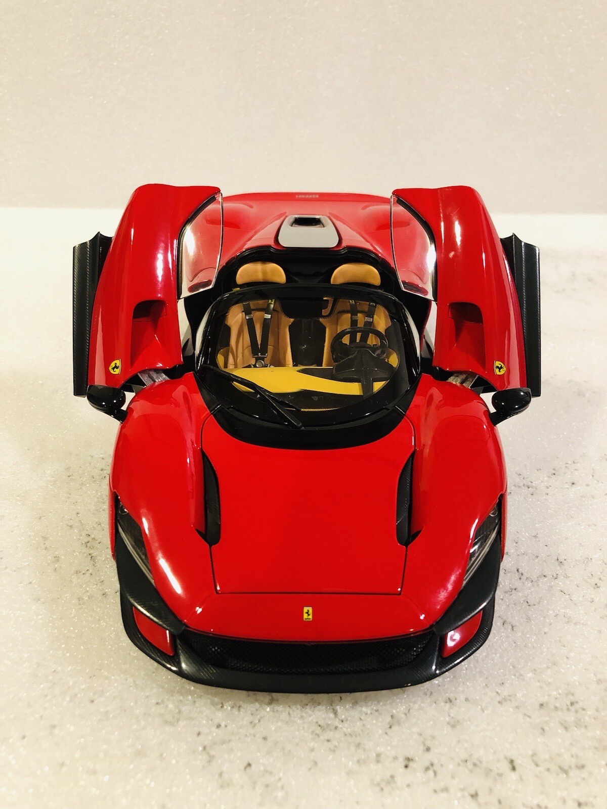 1/18 Bburago Ferrari Daytona SP3 Rosso Corsa Spider Closed Version Signature