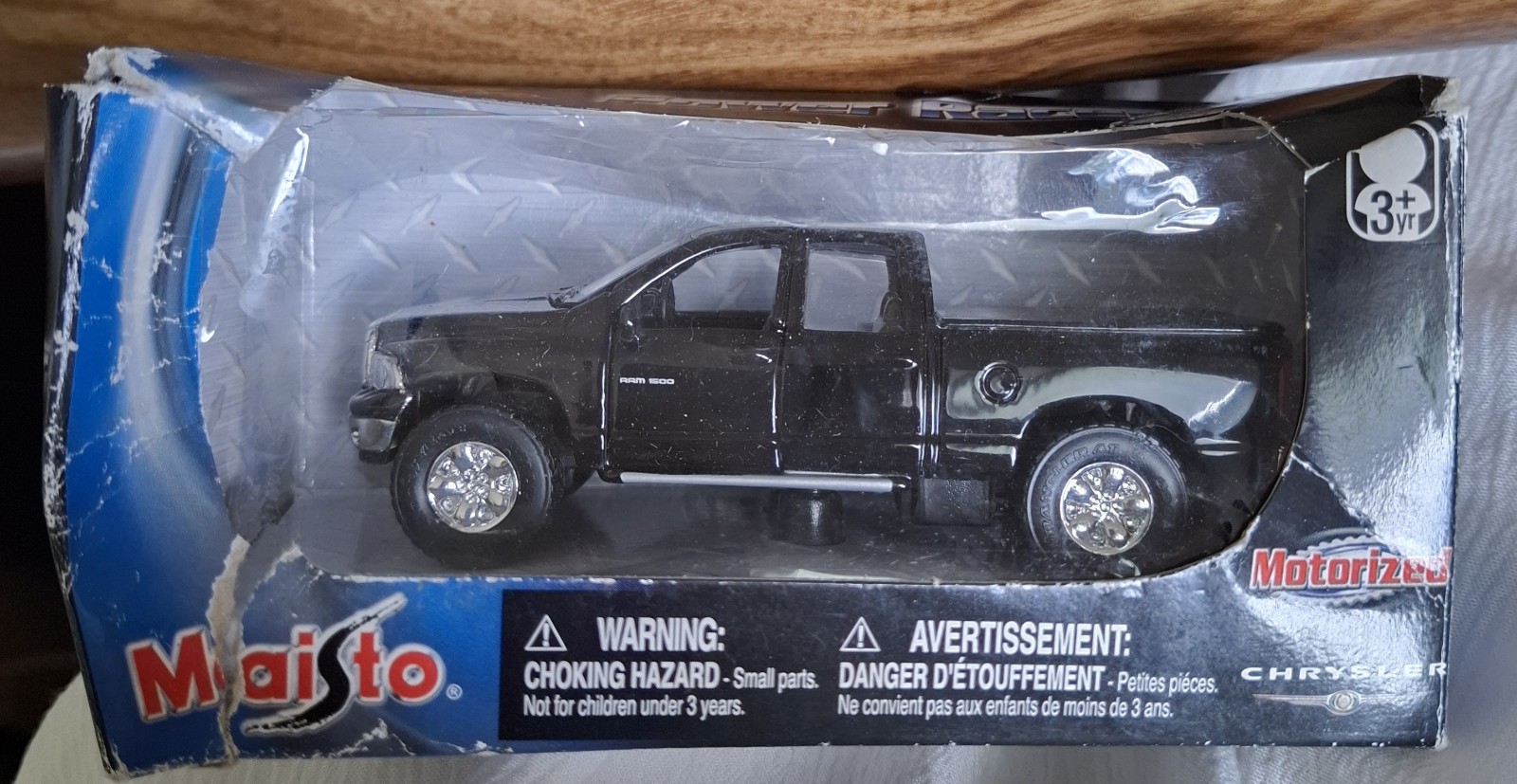 Maisto 2001 Ram 1500 Chrysler “damaged box” 1:43 Black