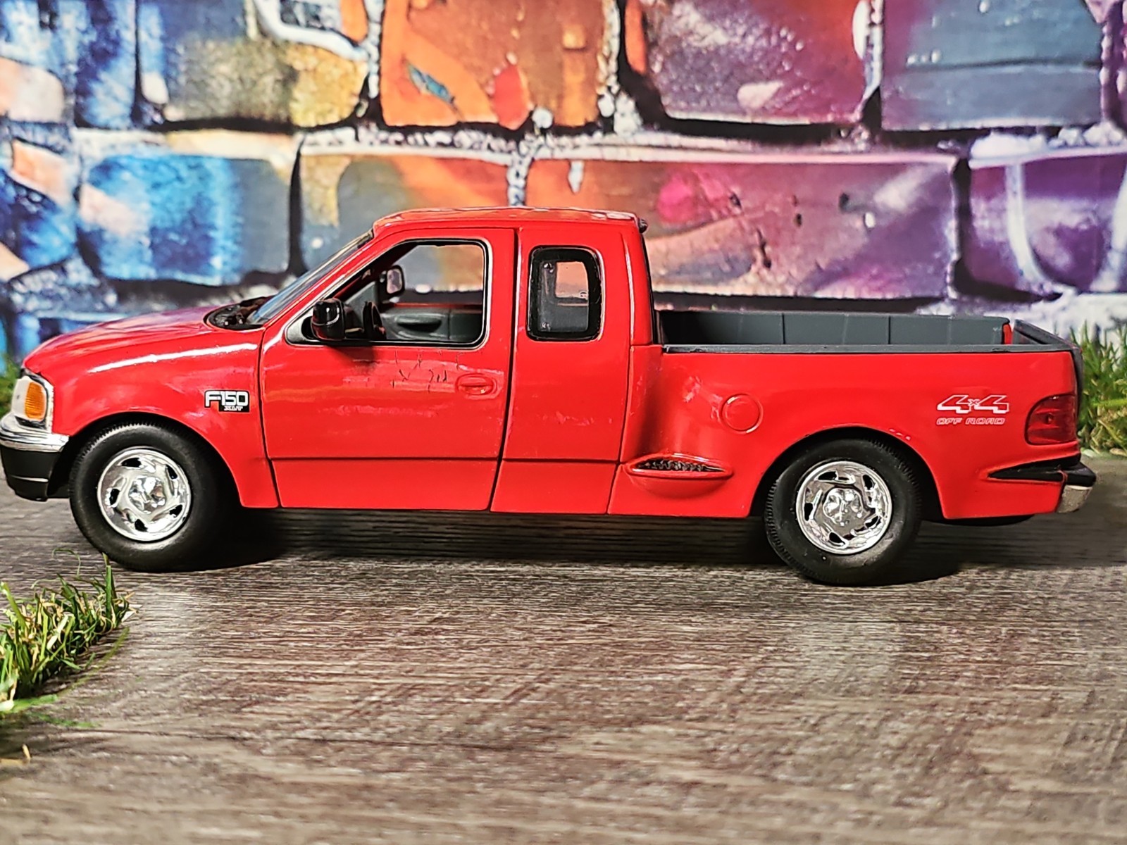 MotorMax 2001 Ford F-150 XLT Flare Side Red 1:24 Diecast Truck NO BOX