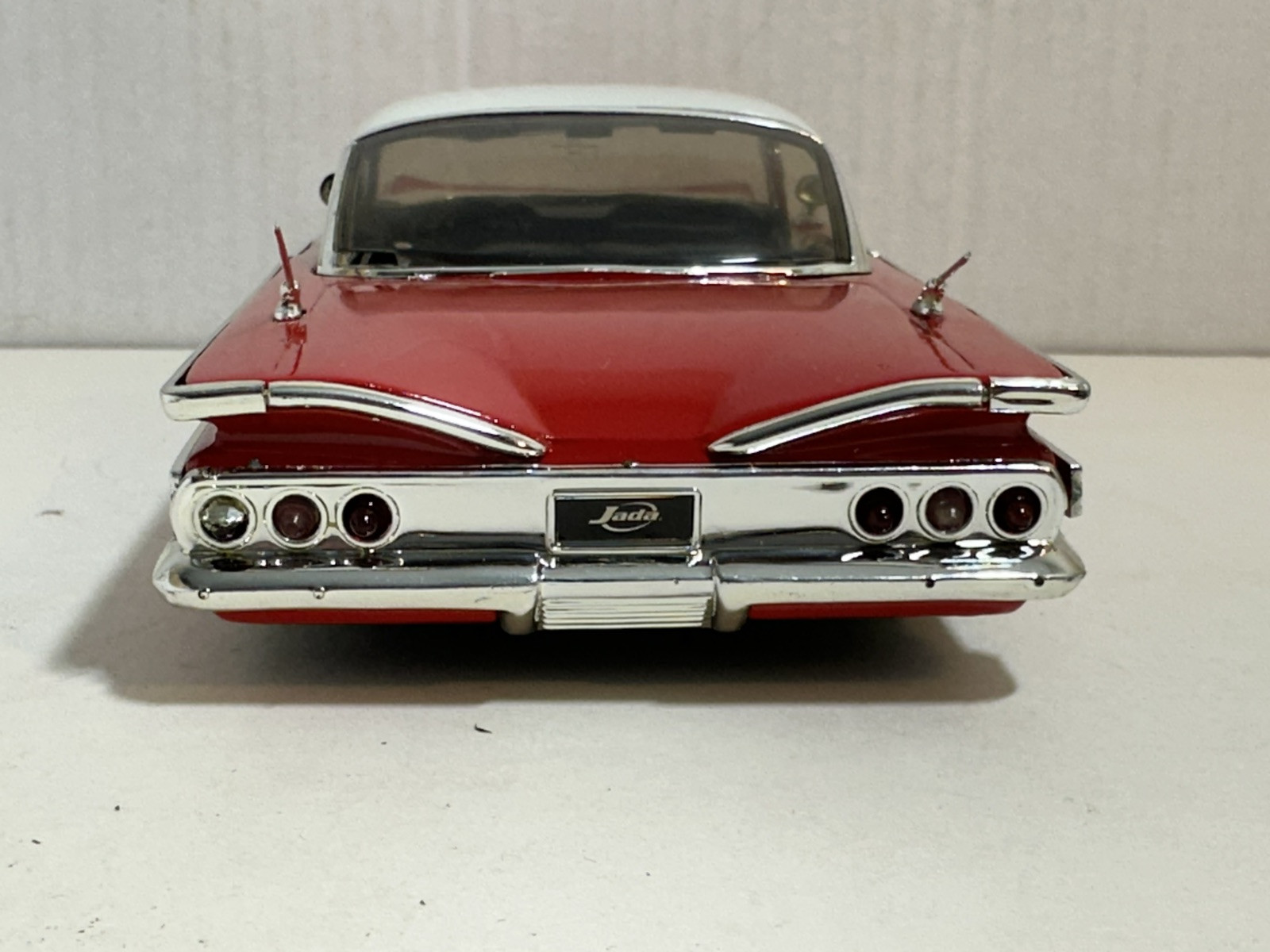 JADA SHOWROOM FLOOR 1960 CHEVY IMPALA RED 1:24 DIECAST MODEL CAR NEW NO BOX