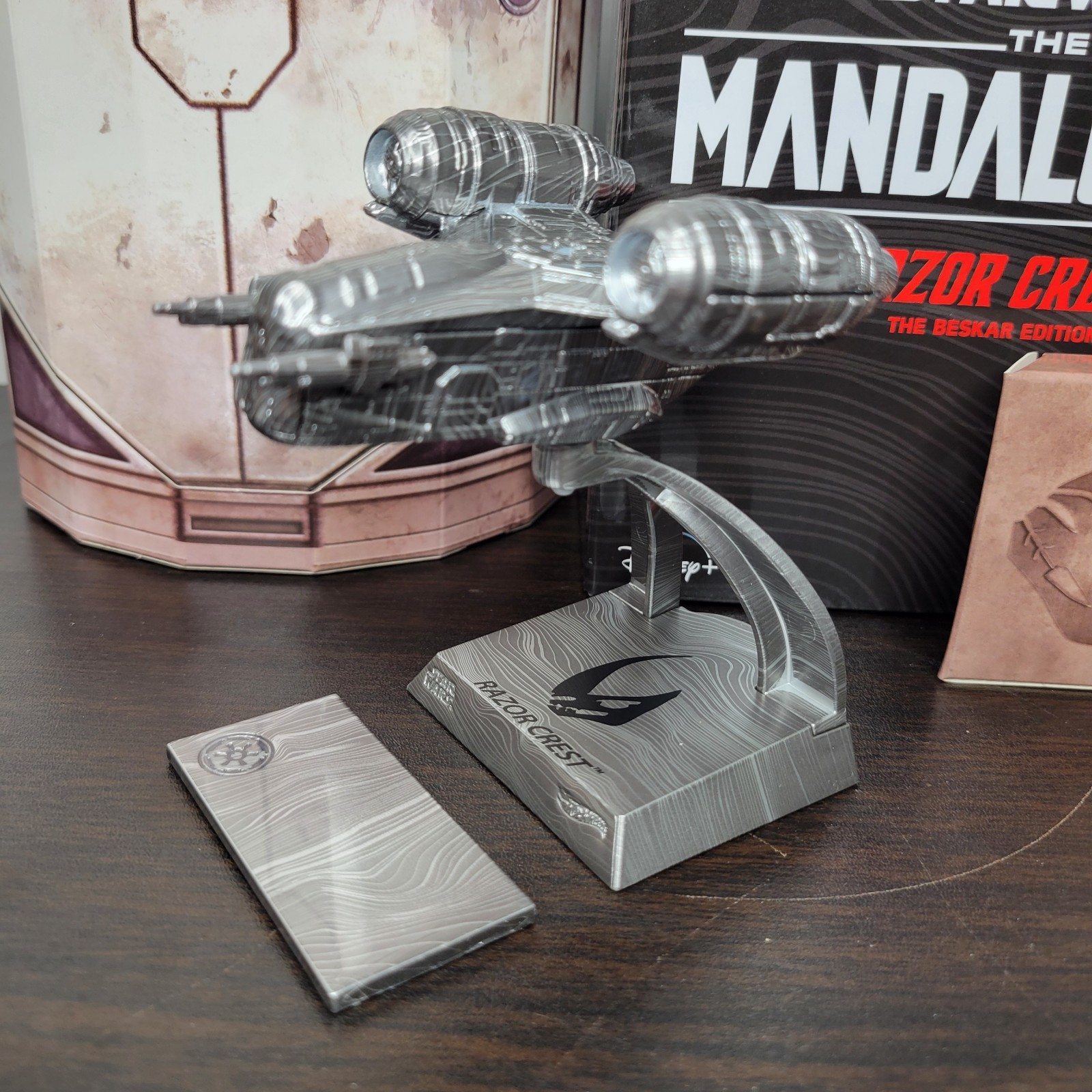 Star Wars Mandalorian Hot Wheels 1:64 Beskar Razor Crest Mattel Grogu Diecast