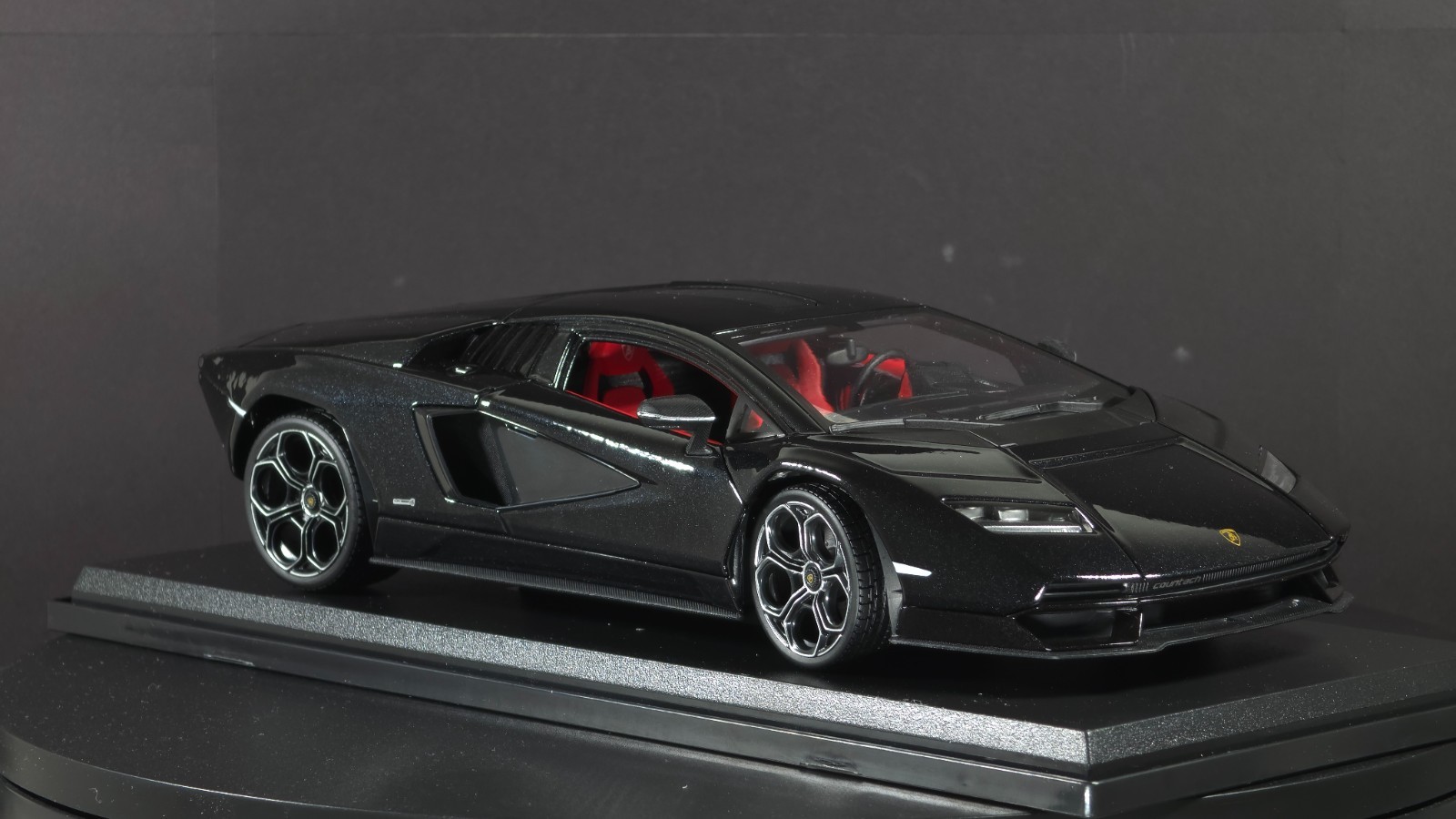 Lamborghini Countach LPI 800-4 1:18 Maisto Exclusive Style Special Edition Black