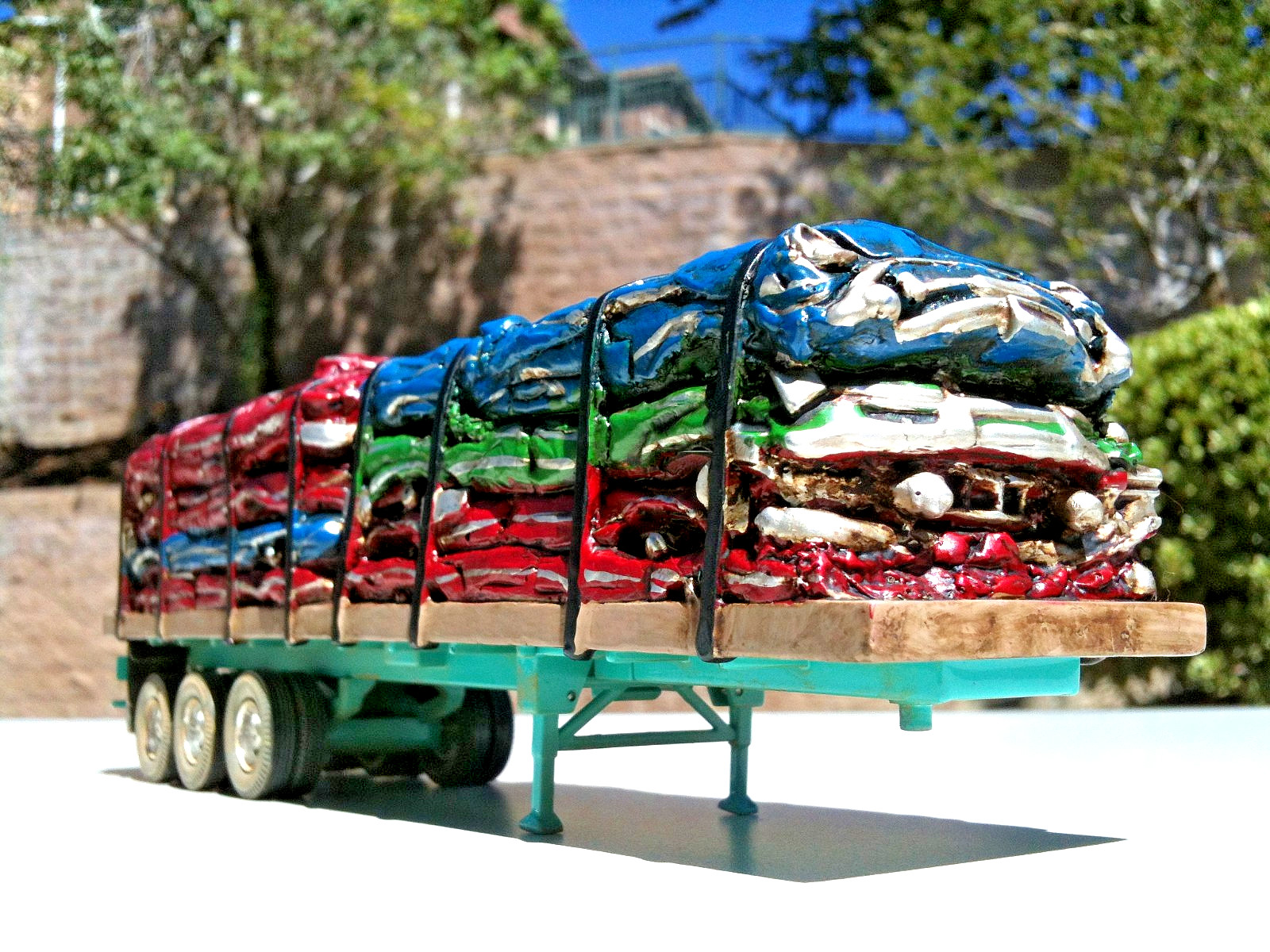Corgi Heavy Haulers International Transtar with Crushed Car Load 1:50 Scale