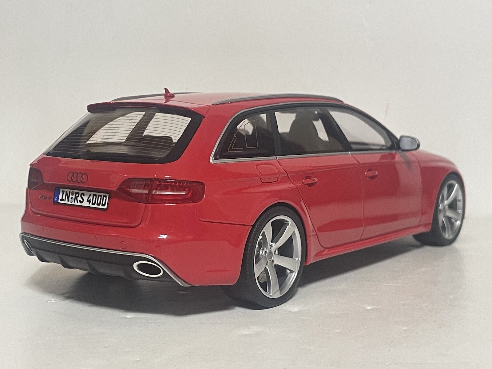 GT Spirit 1/18 Audi (B8)RS4 Avant Red 2013(GT016A)