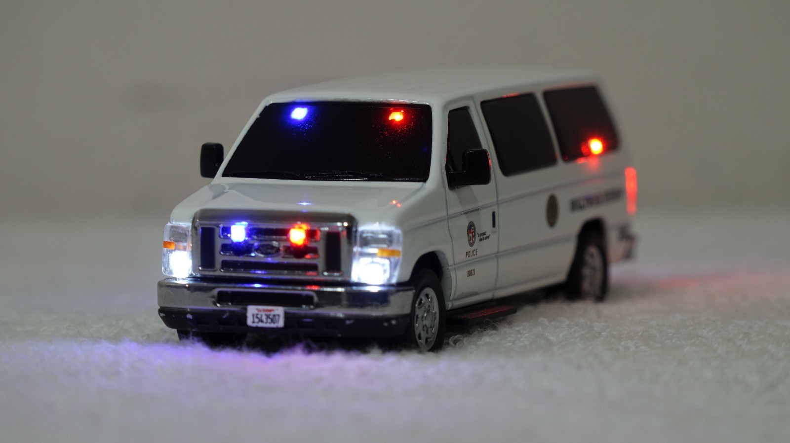 1/64 596 Los Angeles Police Department Ford E-350 with Lights SEE DESCRIPTION!!