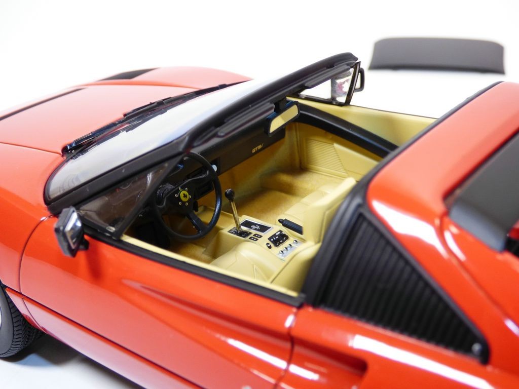 FERRARI 308 GTS rouge 1/18 film Magnum 1982