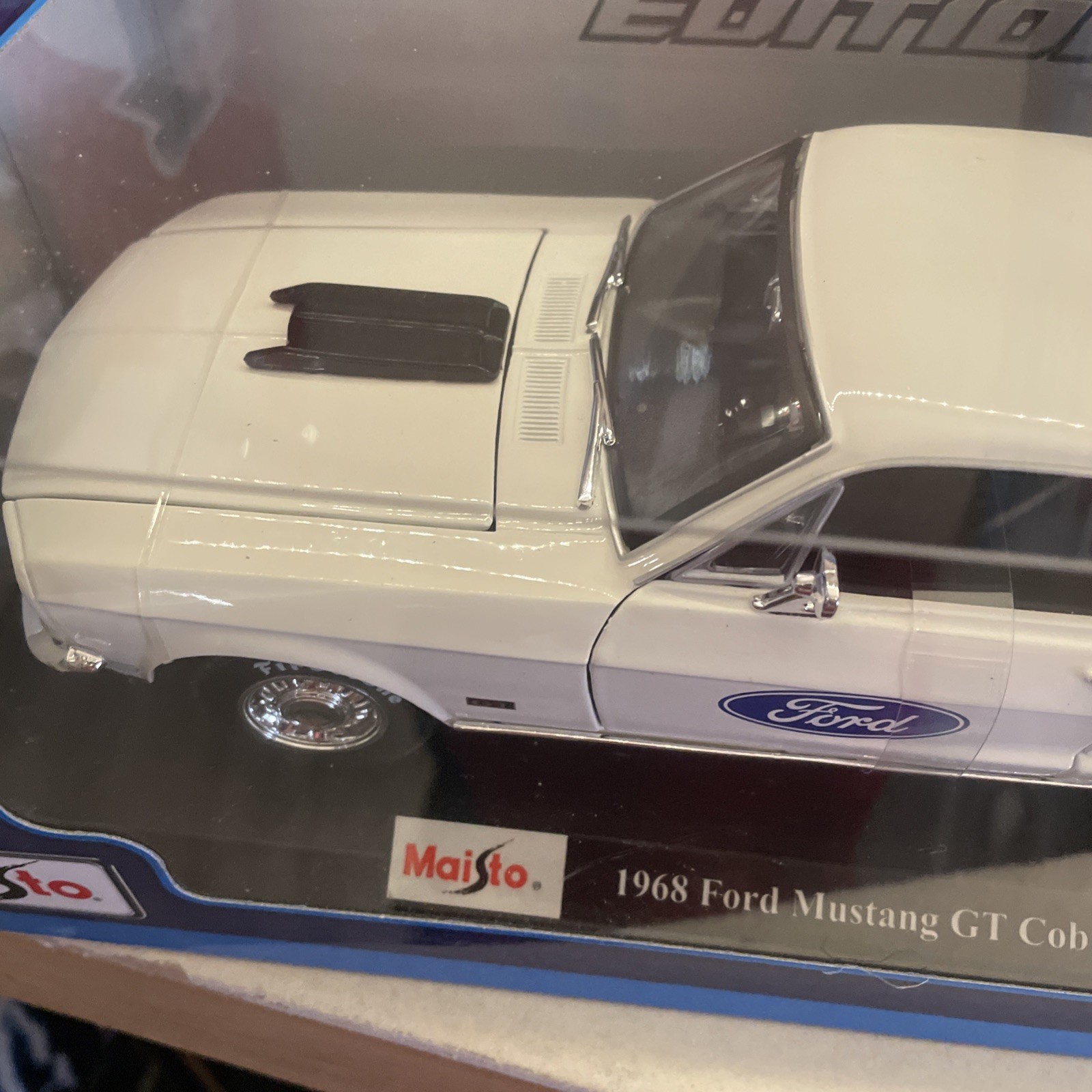 1/18 Maisto 1968 Ford Mustang Cobra Jet White Special Edition Exclusive Style