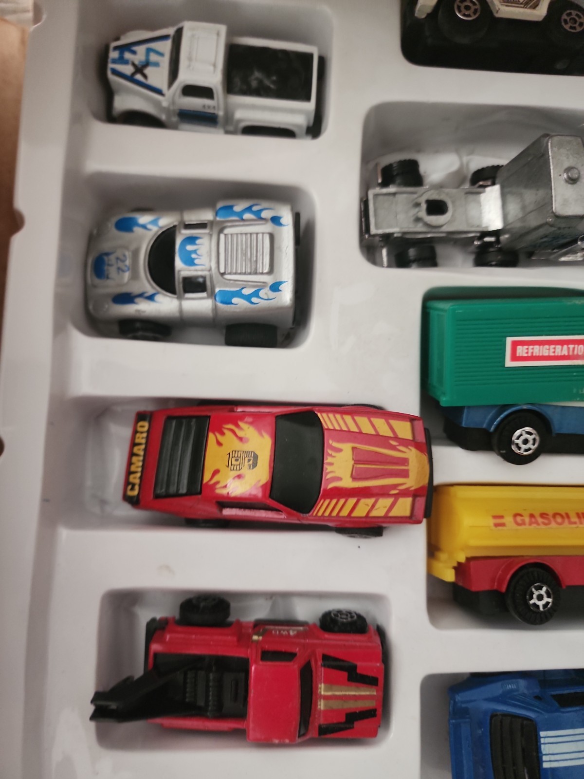 Lot VINTAGE HOTWHEELS Diecast Toy Vehicle Car 24 Cars In Tray