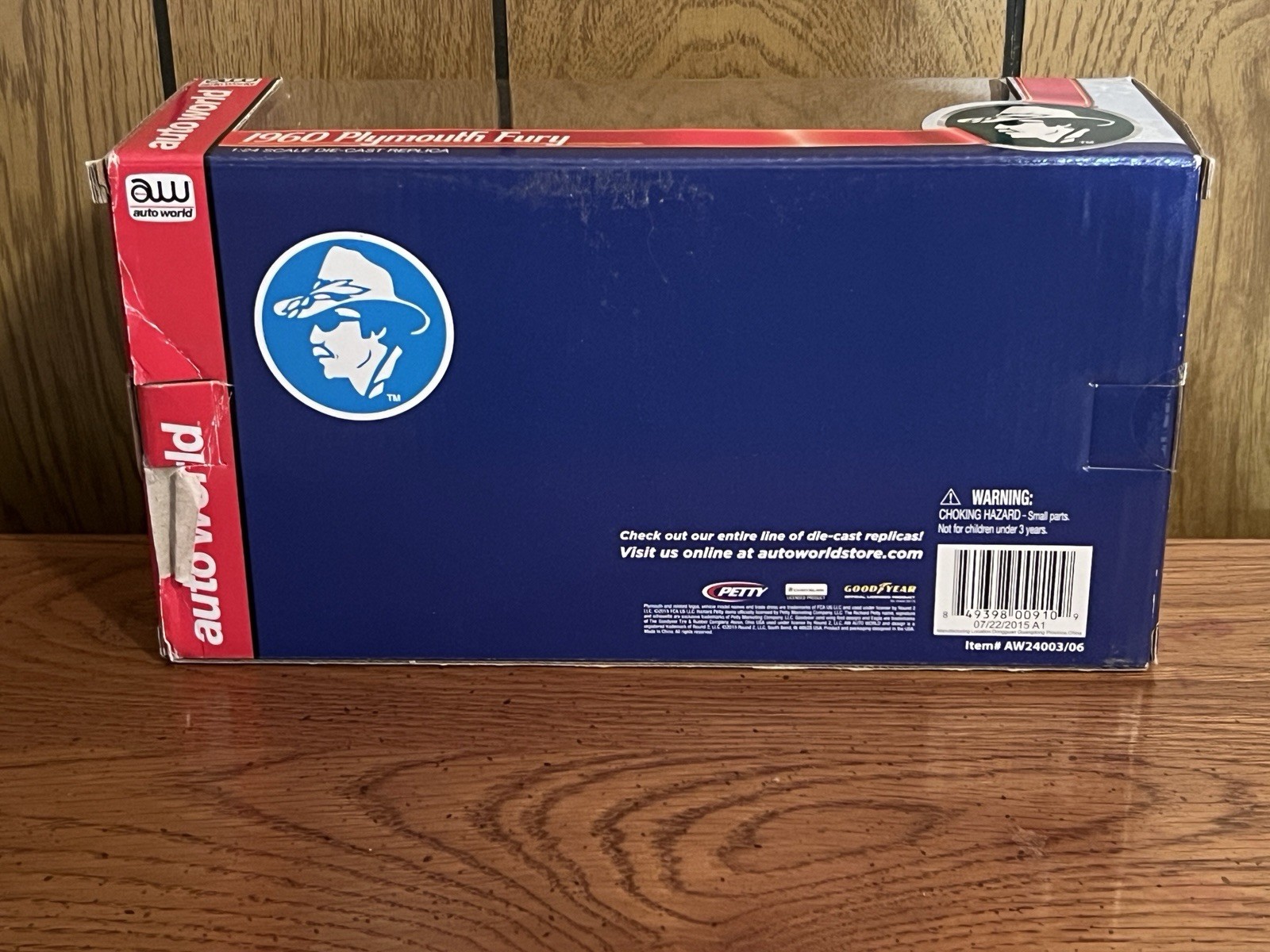 #43 Richard Petty 1960 Plymouth Fury 1:24 Diecast Christmas 2015 Edition
