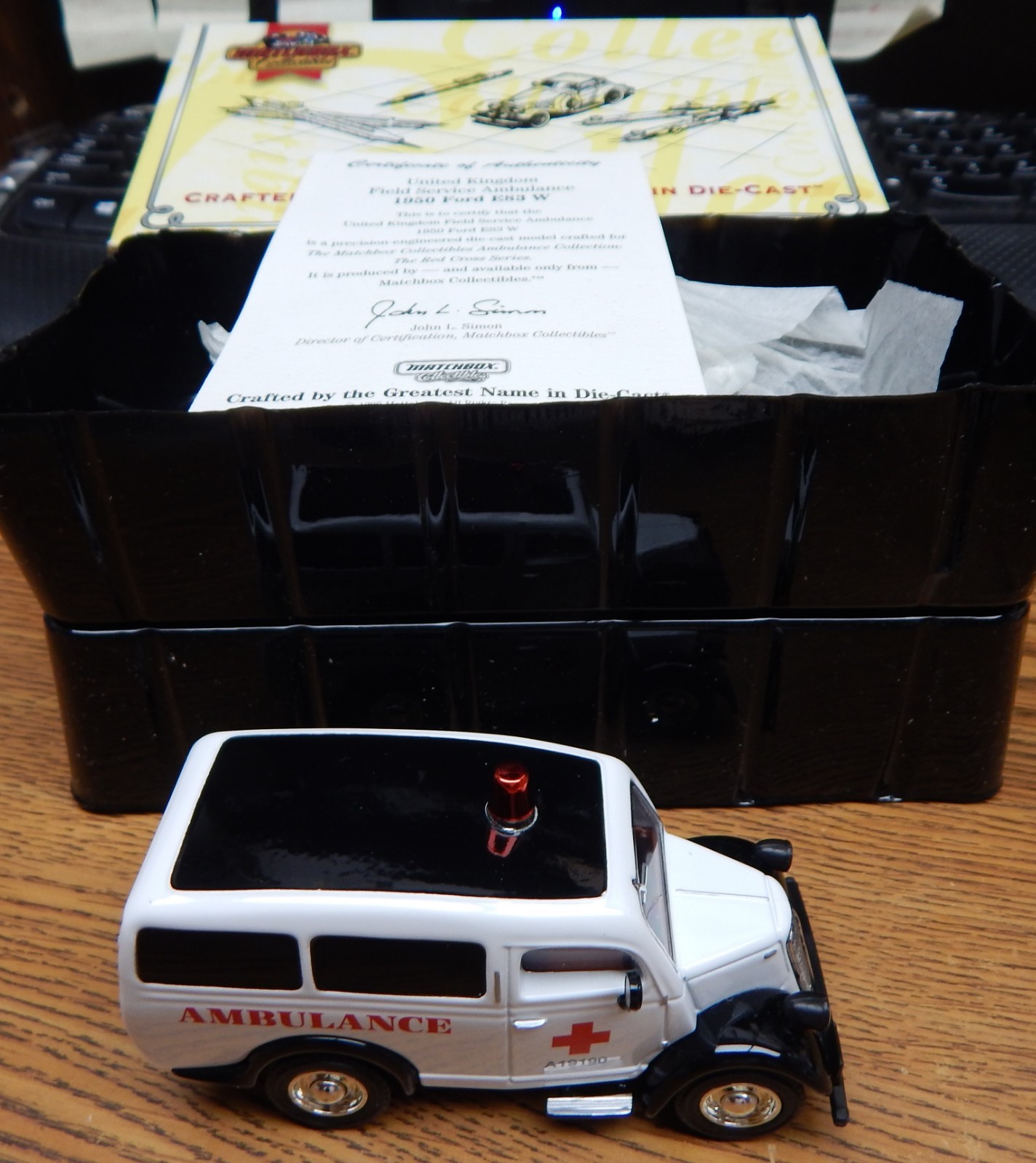 MATCHBOX YYM38060 1950 FORD E83W UNITED KINGDOM AMBULANCE DIE CAST WCOA NIB 1/64