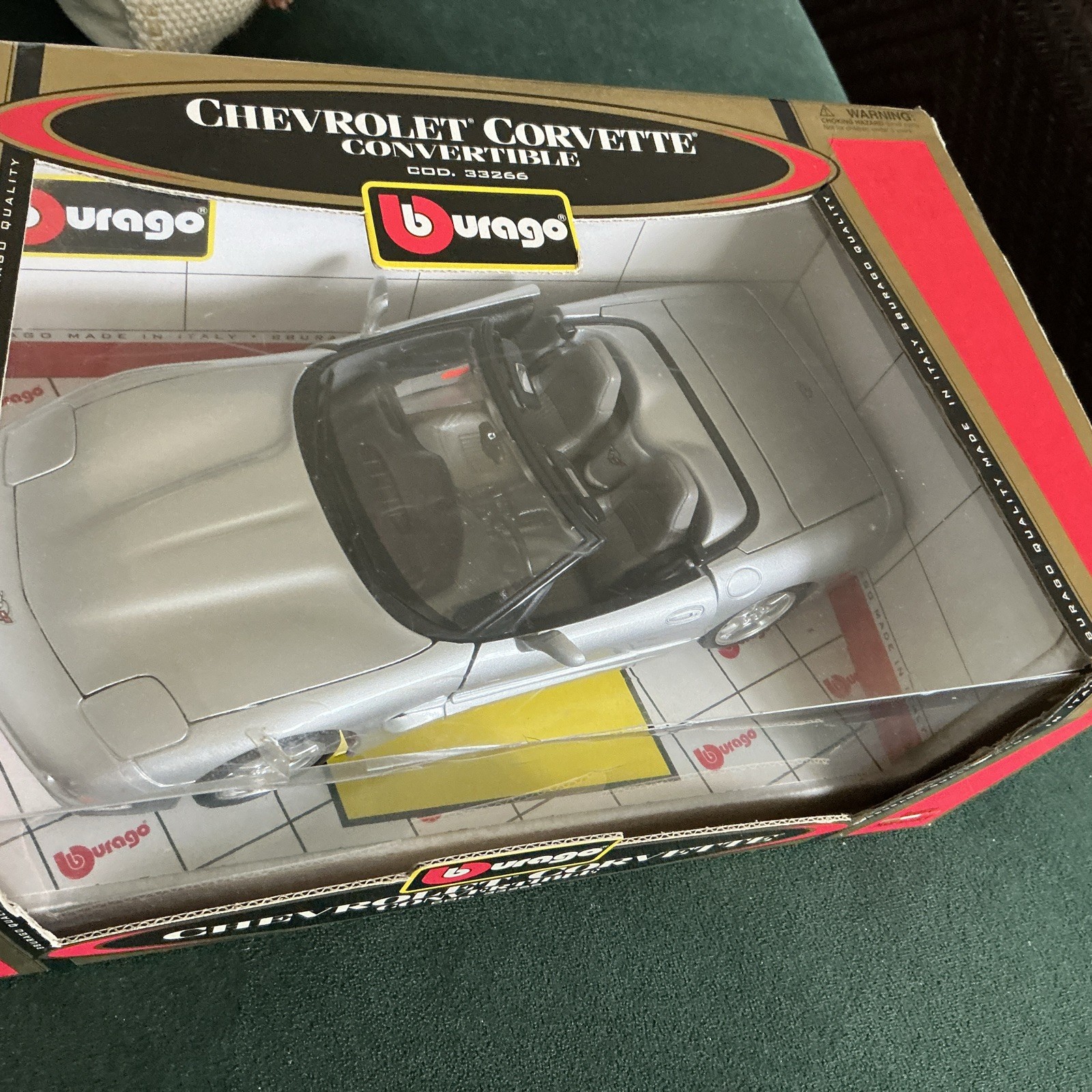 1998 Chevrolet Corvette Convertible Gold Collection #33266 1:18 Diecast Bburago