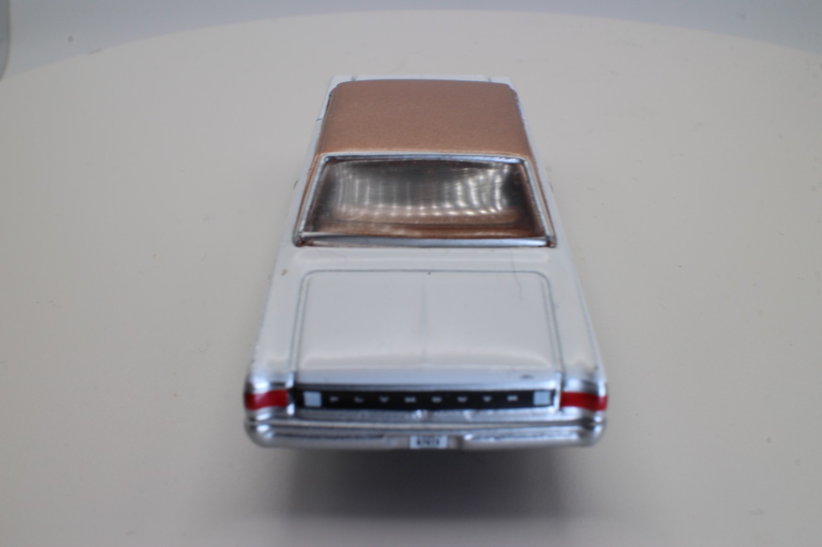 Johnny Lightning 1966 Plymouth Satellite White Copper Roof 1:64 Loose