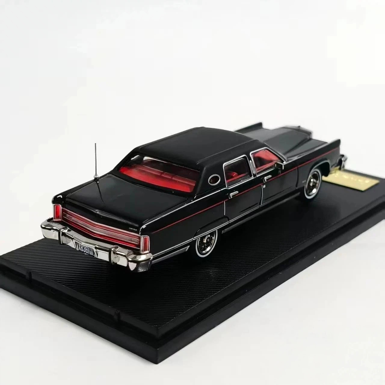 Turning Crush x SunStar 1:64 1979 Continental Town Car Black Diecast Model Car