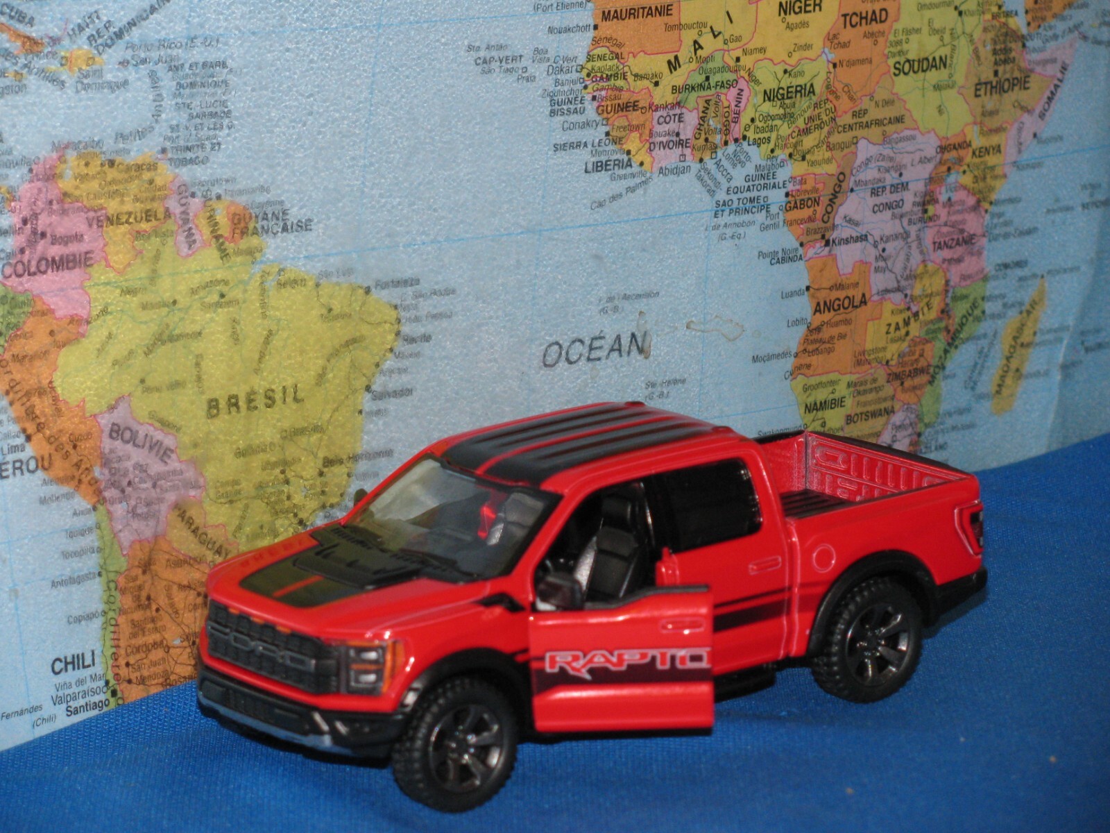 1/46 KINSMART 2022 FORD F-150 RAPTOR RED KT5436 ***BRAND NEW & RARE***