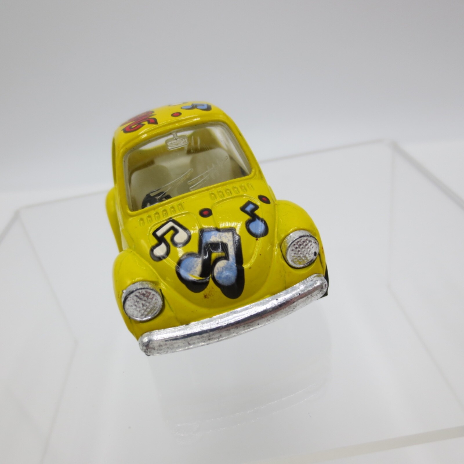 Kintoy Volkswagen VW Beetle Yellow Love Bug Car Motorized Pull Back & Go Action