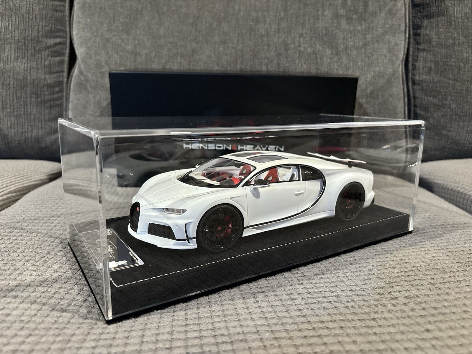 1/18 HH Henson & Heaven Bugatti Chiron Super Sport White/Red Limited 30pcs