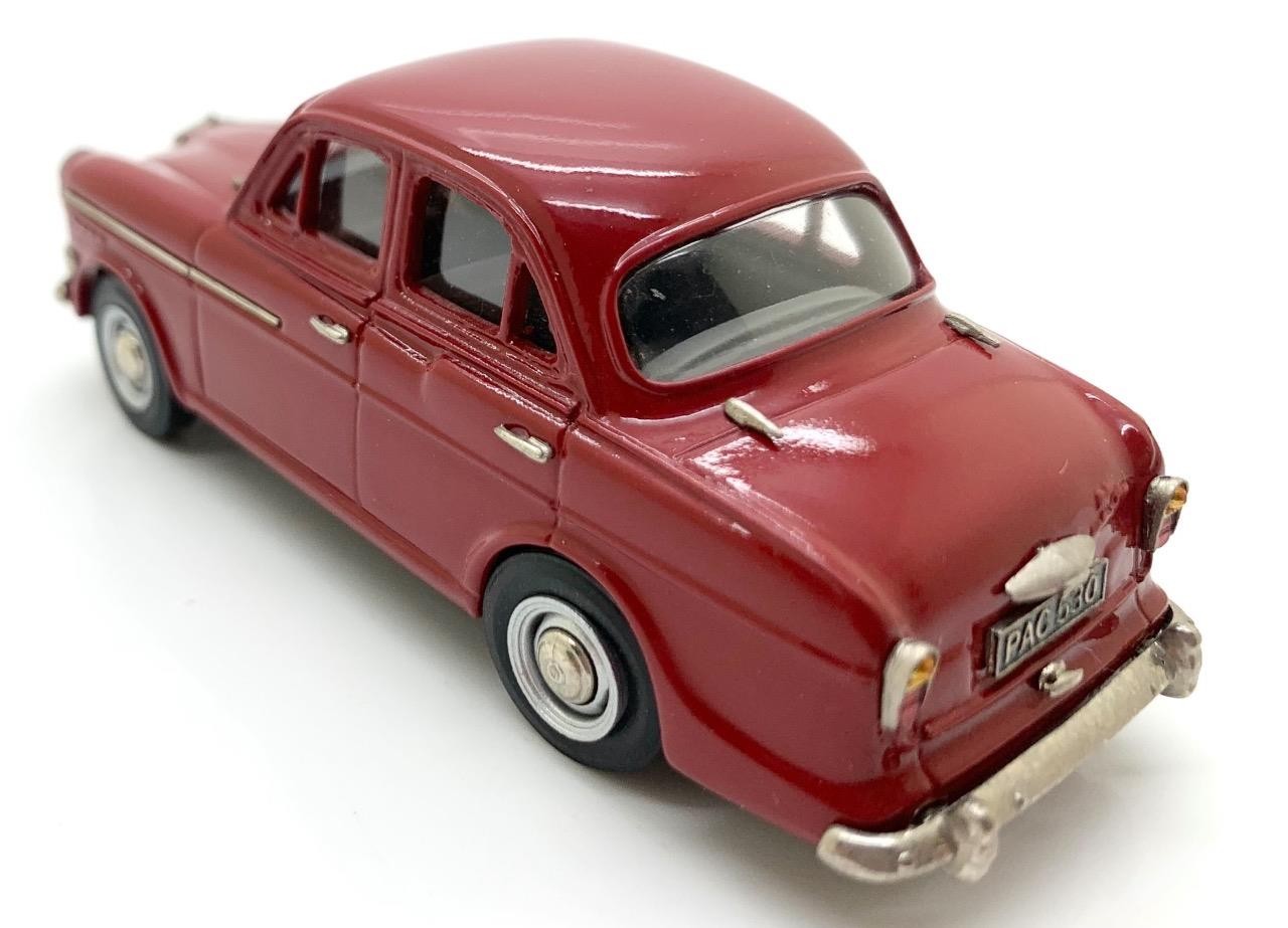 LANSDOWNE 1957 RILEY ONE-POINT-FIVE SALOON DAMASK RED LDM77 1/43