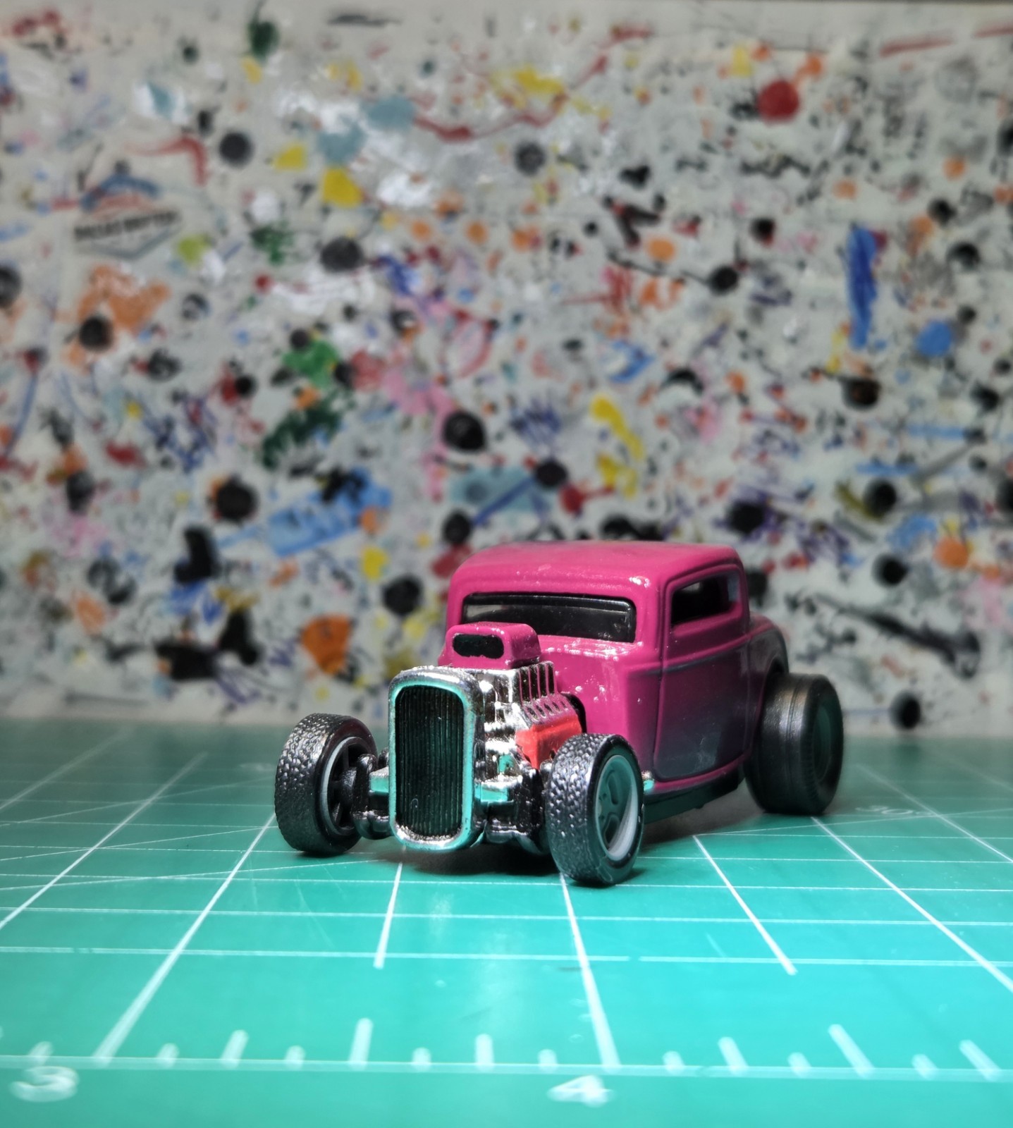 Hot Wheels ’32 Ford Hot Rod Pink/Magenta Custom Real Riders