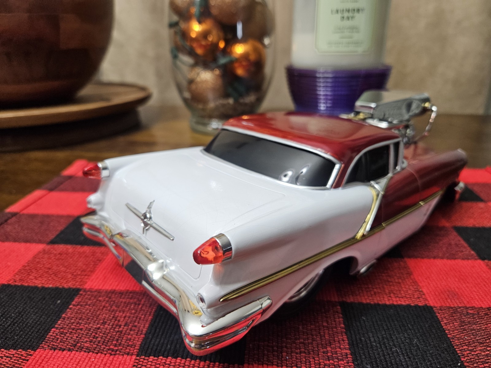56 OLDS 88,RED WHITE,1/18 MUSCLE MACHINE,NO BOX,NO ROLL SLAMMED ,BEAUTY,HOT HOT