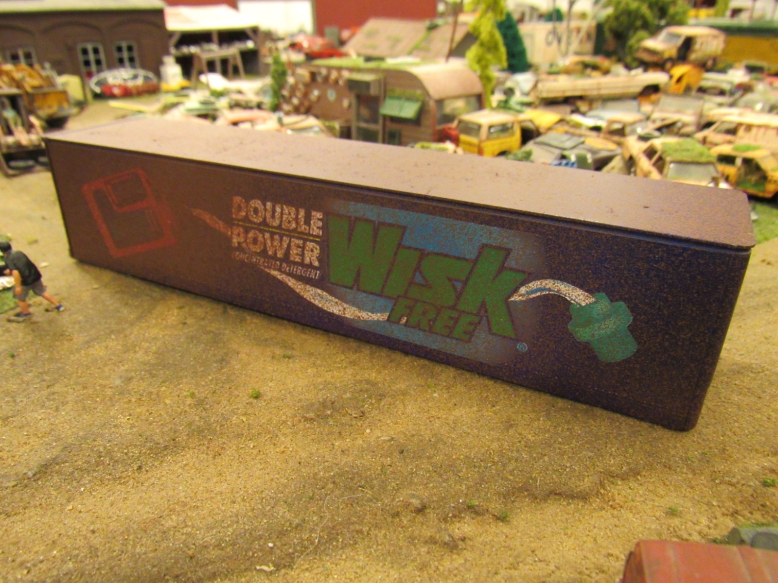 CUSTOM BUILT WEATHERED RUSTY JUNK YARD SEMI TRAILER PARTS CONTAINER 1:64/ WISK