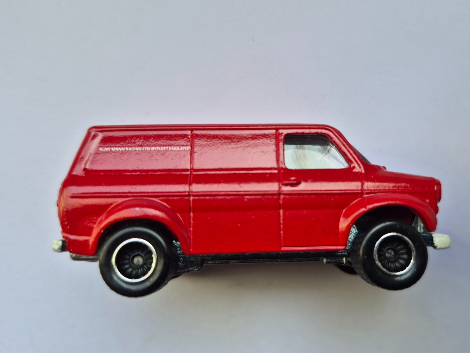 Hot Wheels Ford Transit Supervan 1 – Alan Mann CUSTOM.