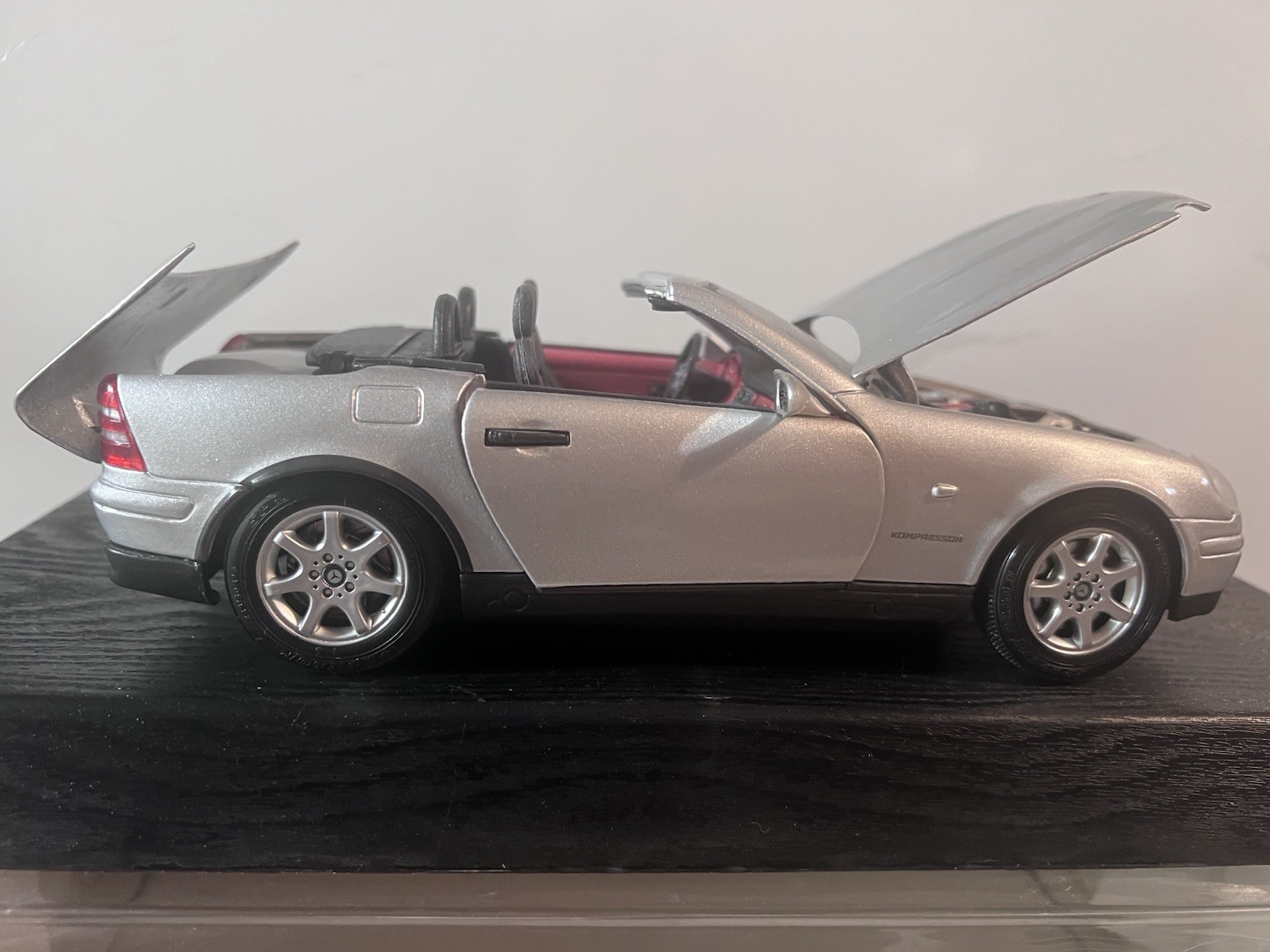 Mercedes-Benz Collection 1:18 1996 Mercedes-Benz SLK 230 Silver Diecast Open