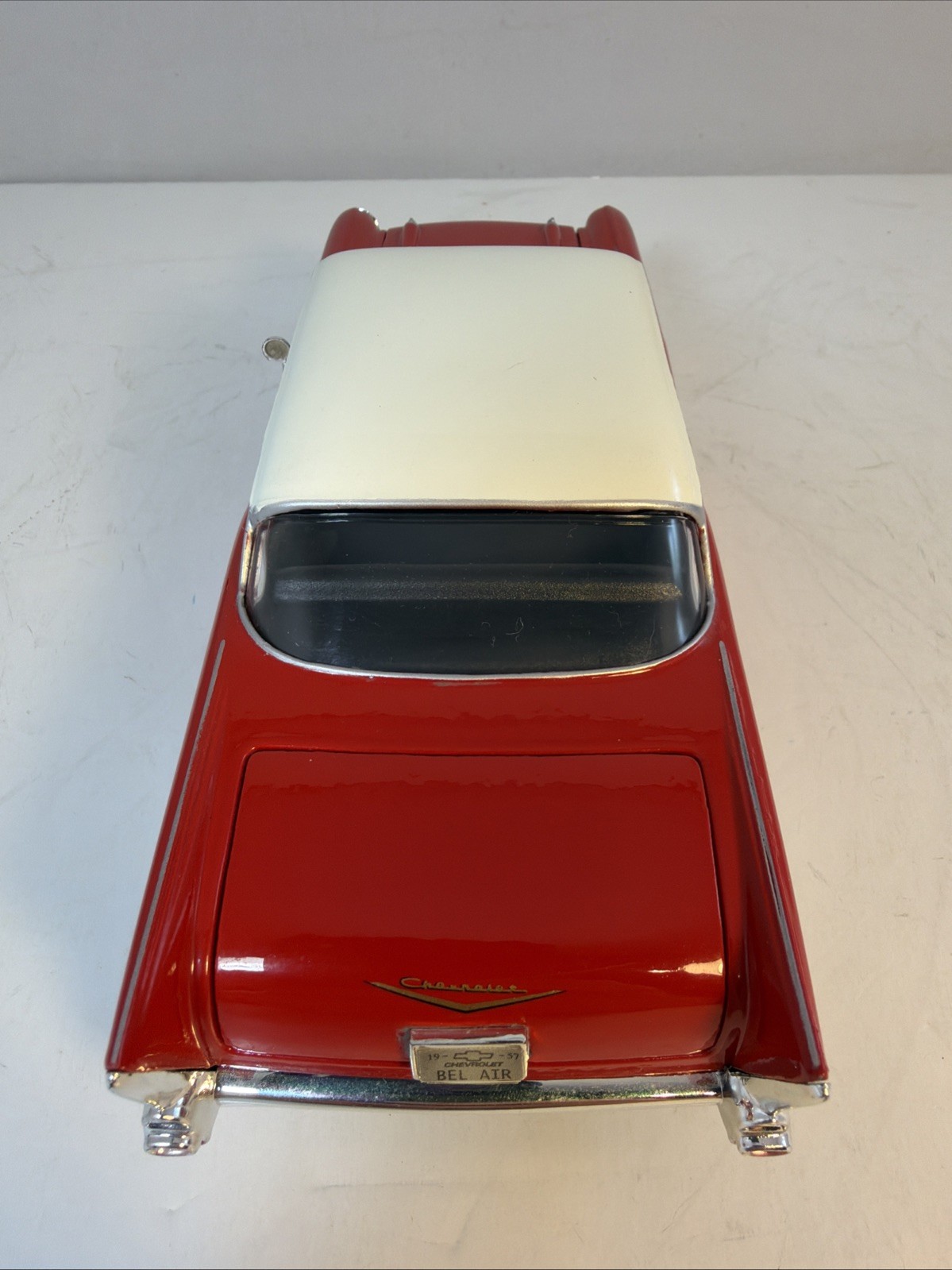 1:24 Scale Motormax 1957 Chevrolet Bel Air No. 68030/1 Red Officially Licensed