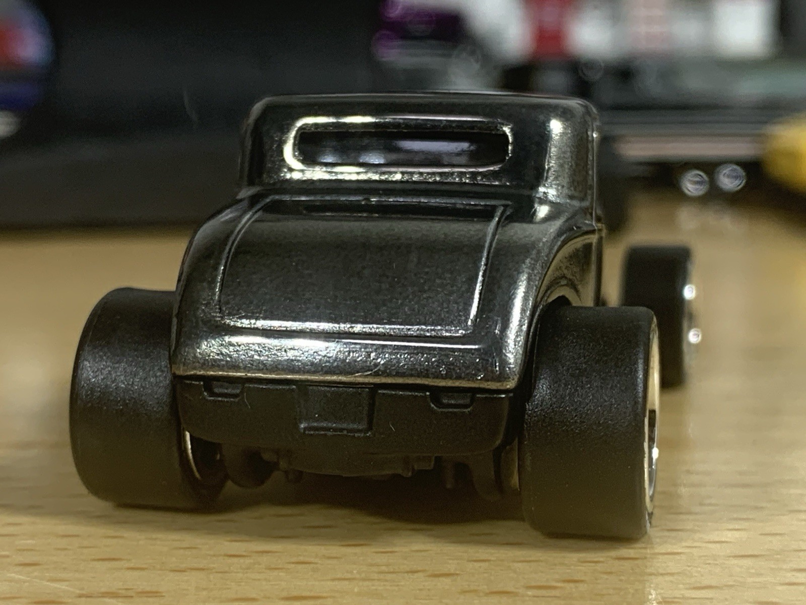 Hot Wheels Zinc Plated Custom ’32 Ford Hot Rod with Metal Base & Wheel Swap