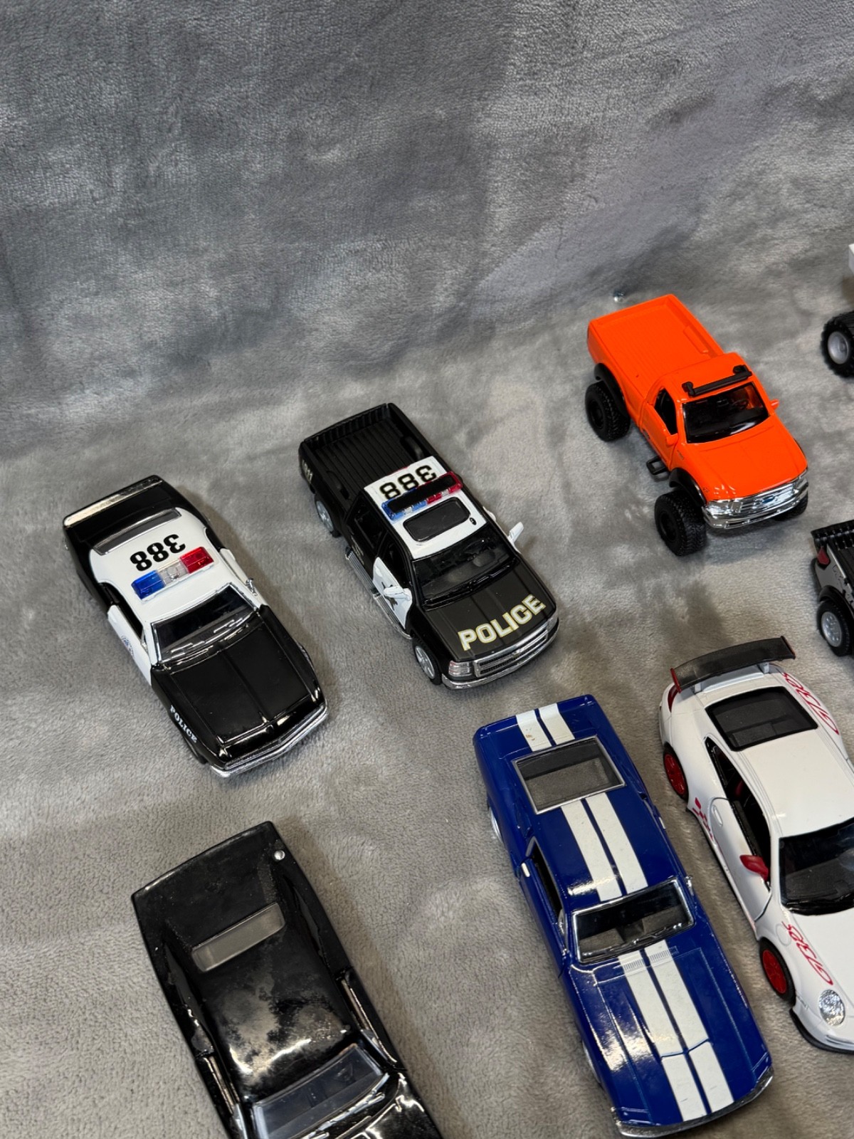 Lot of (32) Diecast KINSMART & Other Pull Back Car ~ GREAT STARTER COLLECTION~