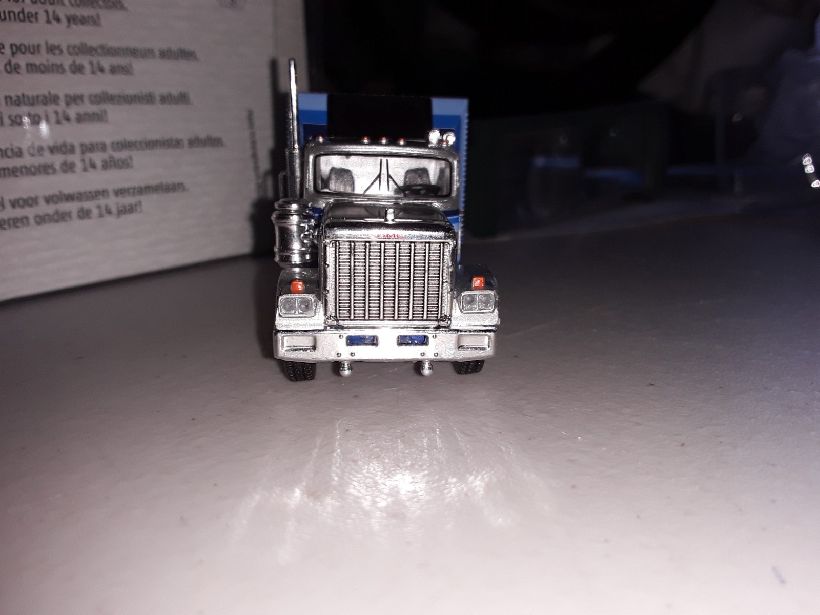 Brekina HO-1:87 Scale GMC GENERAL Tractor w/Sleeper (CC-201