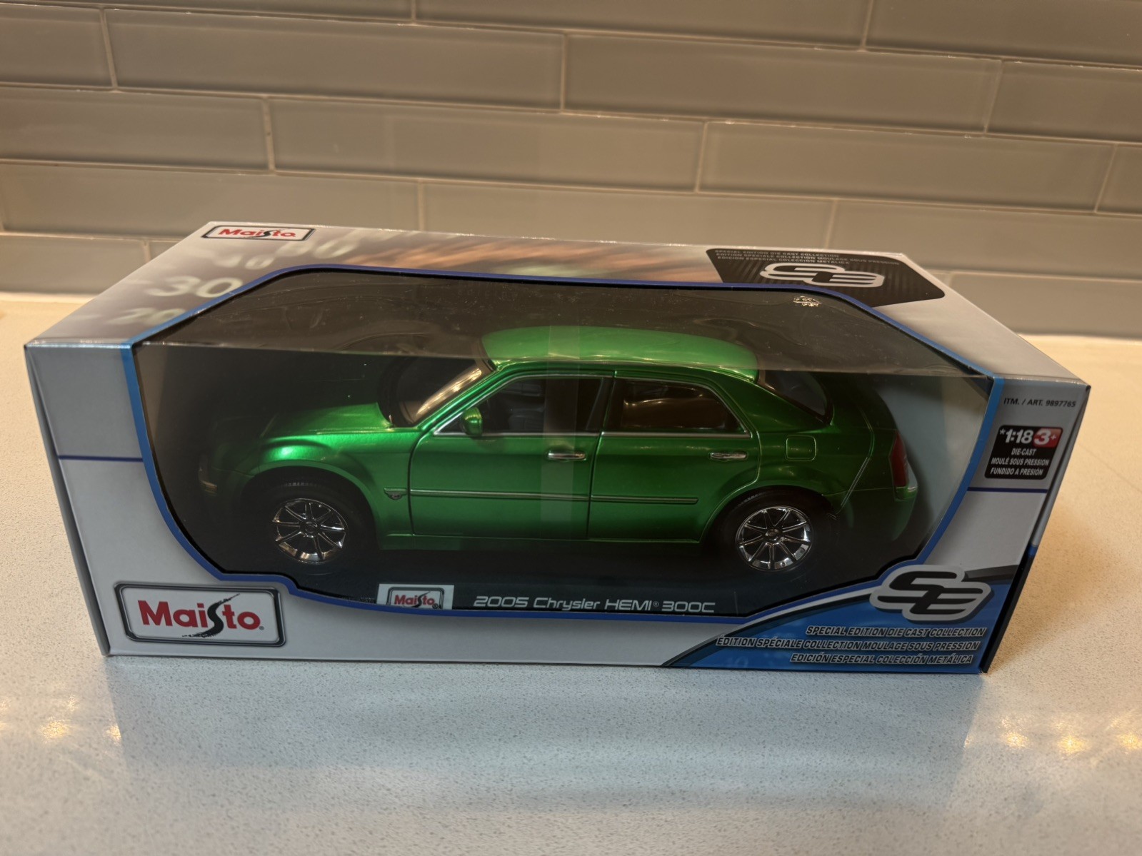 1/18 Maisto 2005 Chrysler Hemi 300c Green Diecast Model Car New
