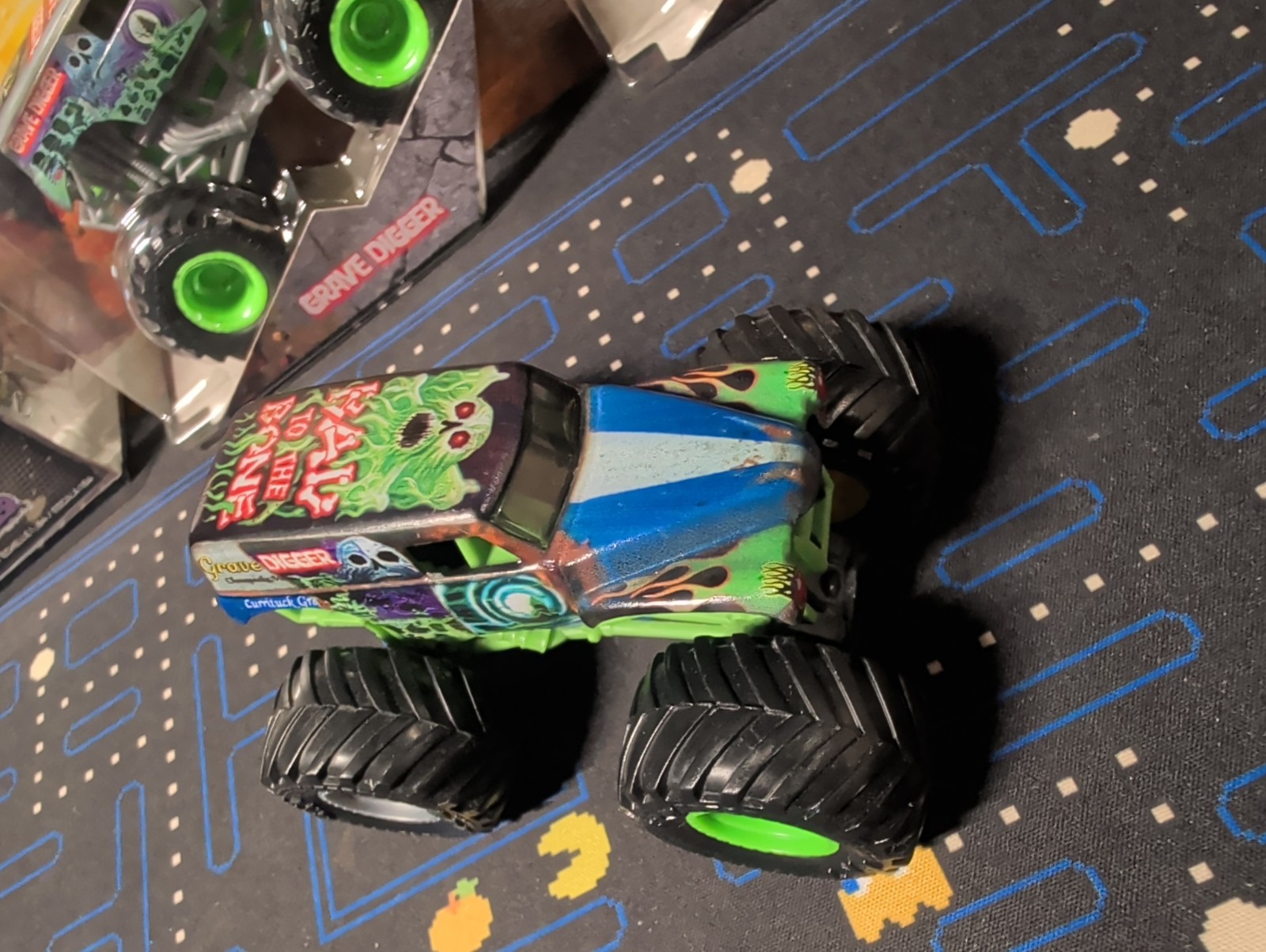 Spin Master Monster Jam PHASED OUT Grave Digger Truck 1:64 Scale
