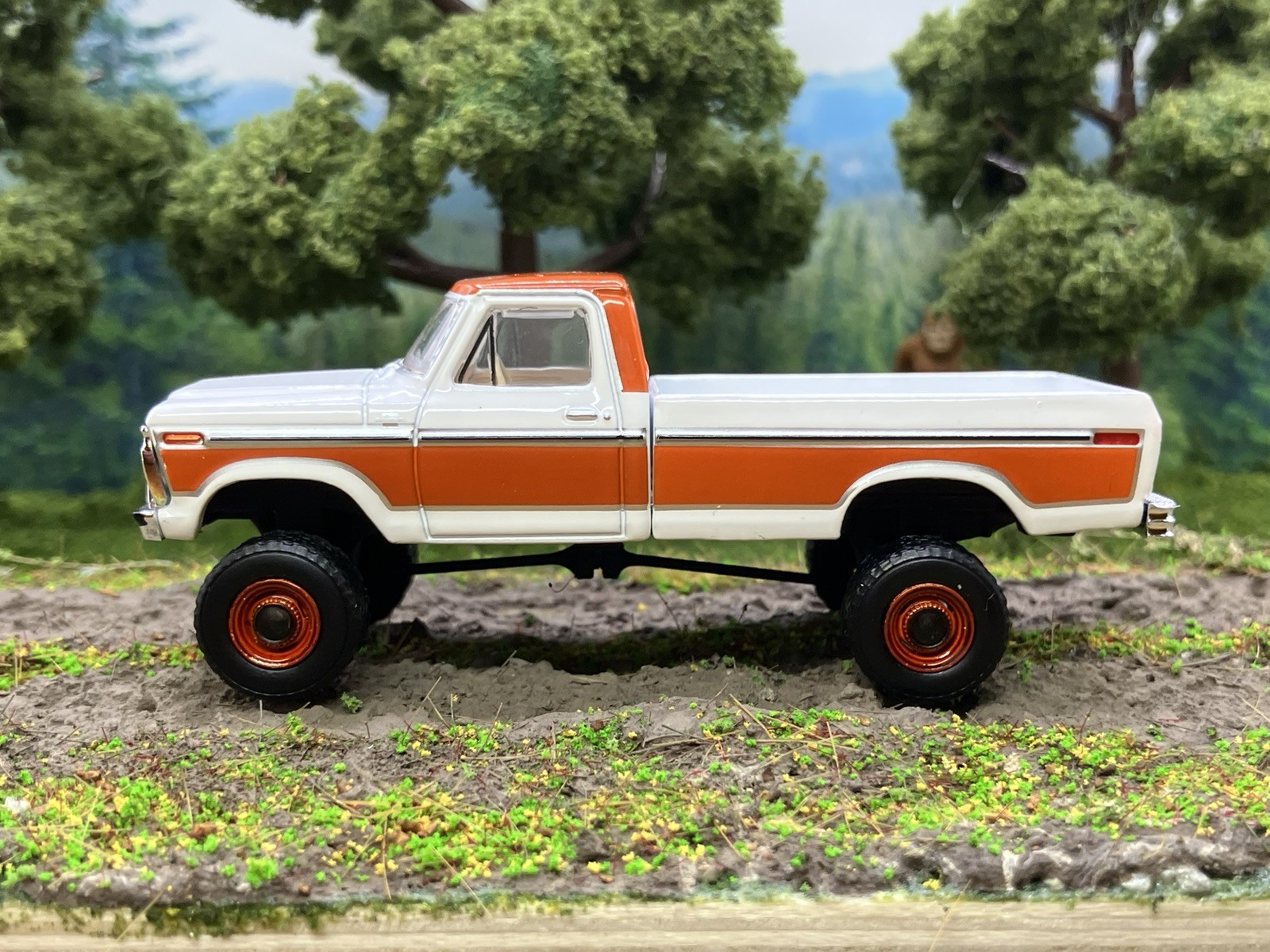 1977 Ford F-150 Ranger Explorer Lifted 4×4 Truck 1/64 Diecast Custom Greenlight