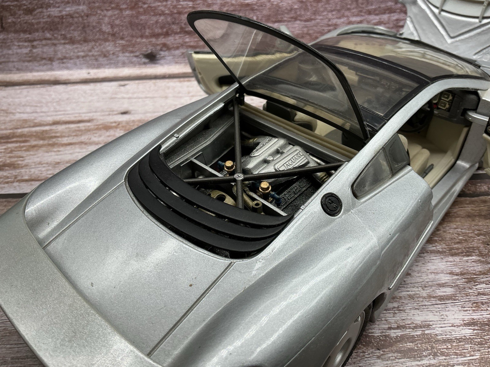 Maisto 1/18 ~ 1992 Jaguar XJ220 ~ Silver