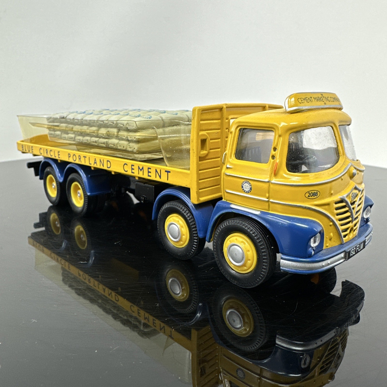 Corgi 13904 Blue Circle Cement Foden S21 8 Wheel Platform Lorry with Cement Bags