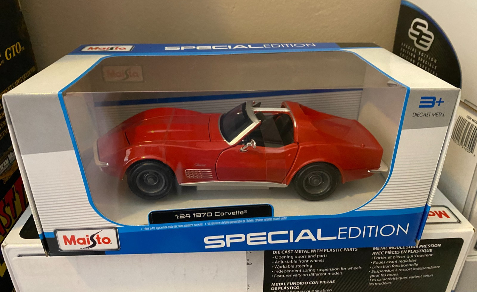 MAISTO 1970 CHEVROLET CORVETTE RED 1/24 DIECAST MODEL CAR SPECIAL EDITION NEW!
