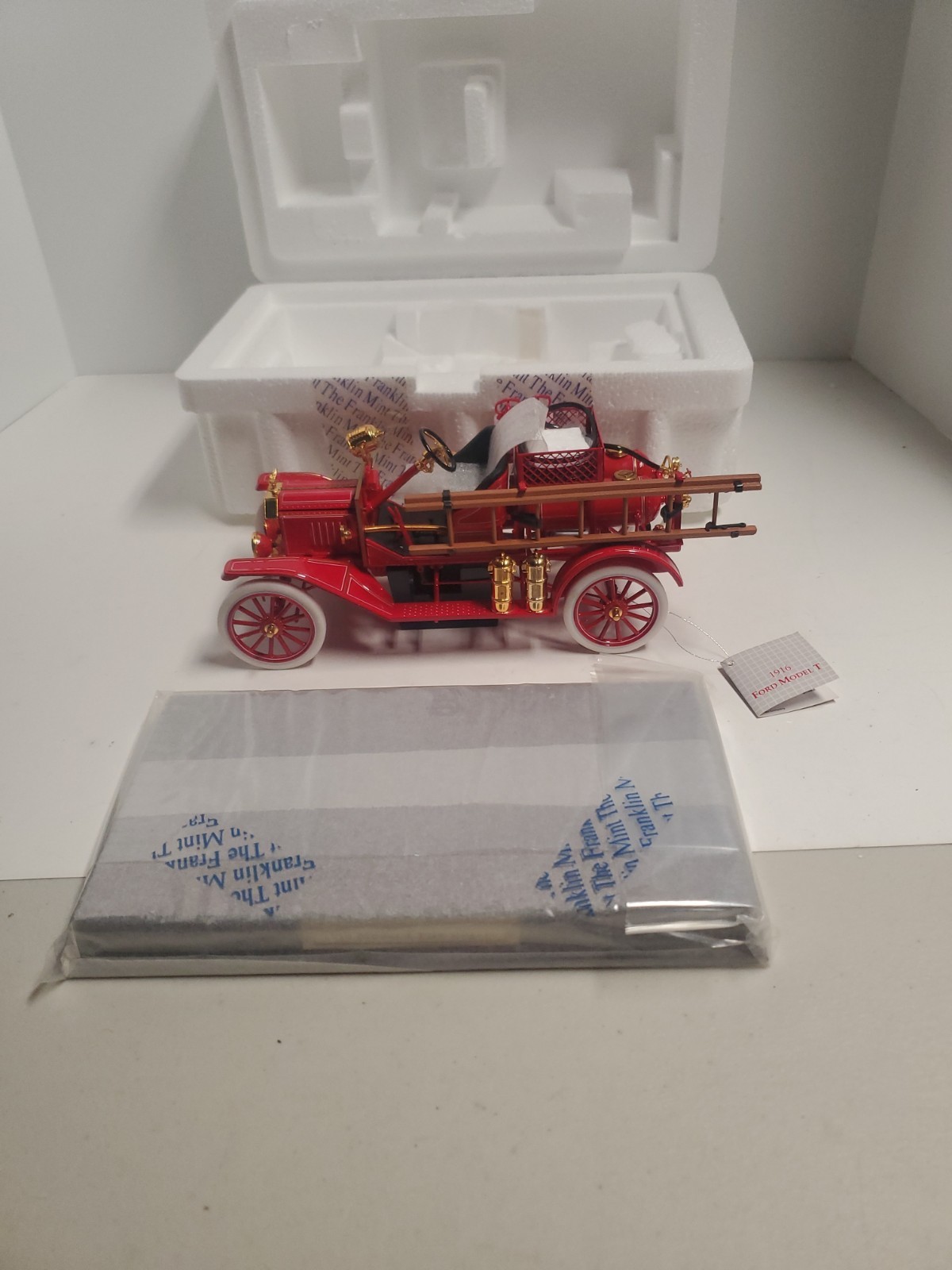 FIRE TRUCK 1916 FORD MODEL T FIRE ENGINE FRANKLIN MINT 1:16 Read Description