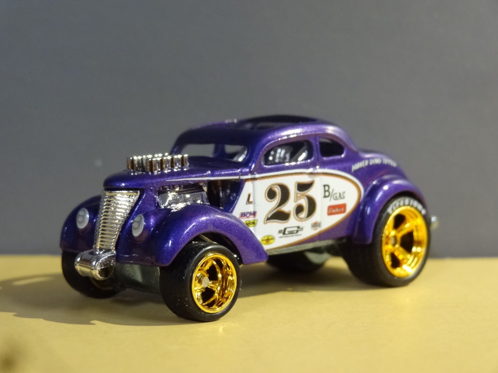 HOT WHEELS – PASS’N GASSER NHRA DRAG RACING 1/64 SCALE DIECAST DIORAMA MODEL C