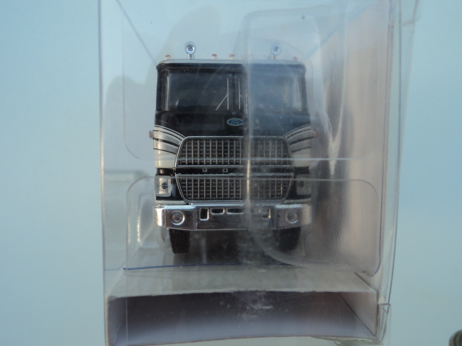 BREKINA 1978 FORD CLT 9000 WHITE / SILVER HO 1/87 PLASTIC