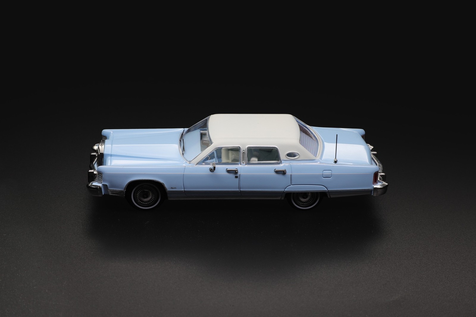 1979 Lincoln Continental Town Car Wedgewood Blue in 1:64 scale by Sun Star