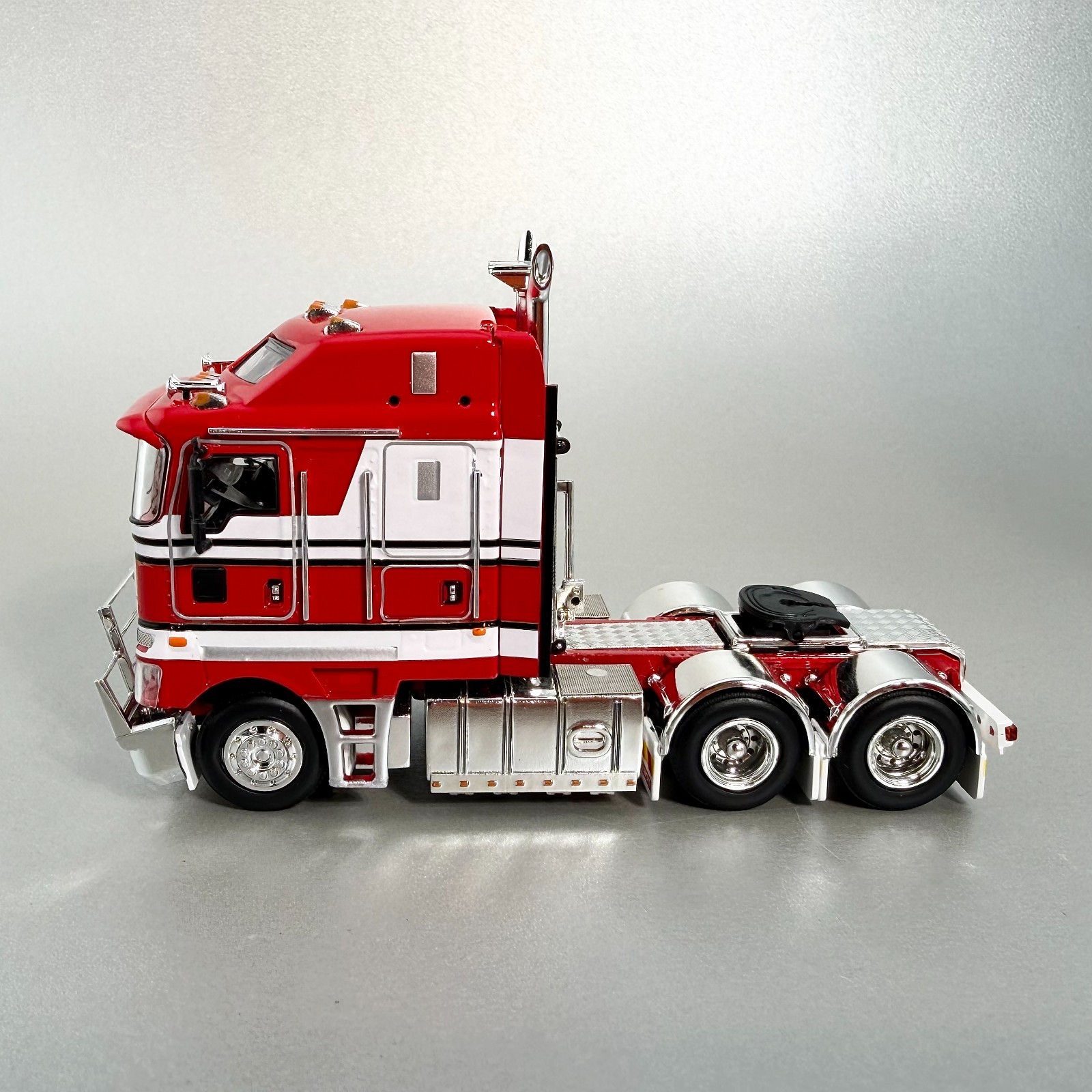 Kenworth K200 Diecast Prime Mover Tractor Truck 1:64 MJ 7cm/2.8in Tilt Cab Model