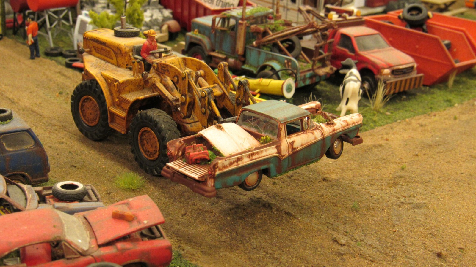 CUSTOM BUILT WEATHERED RUSTY JUNK PARTS YARD 1957 FORD RANCHERO CAR TRUCK 1:64/C